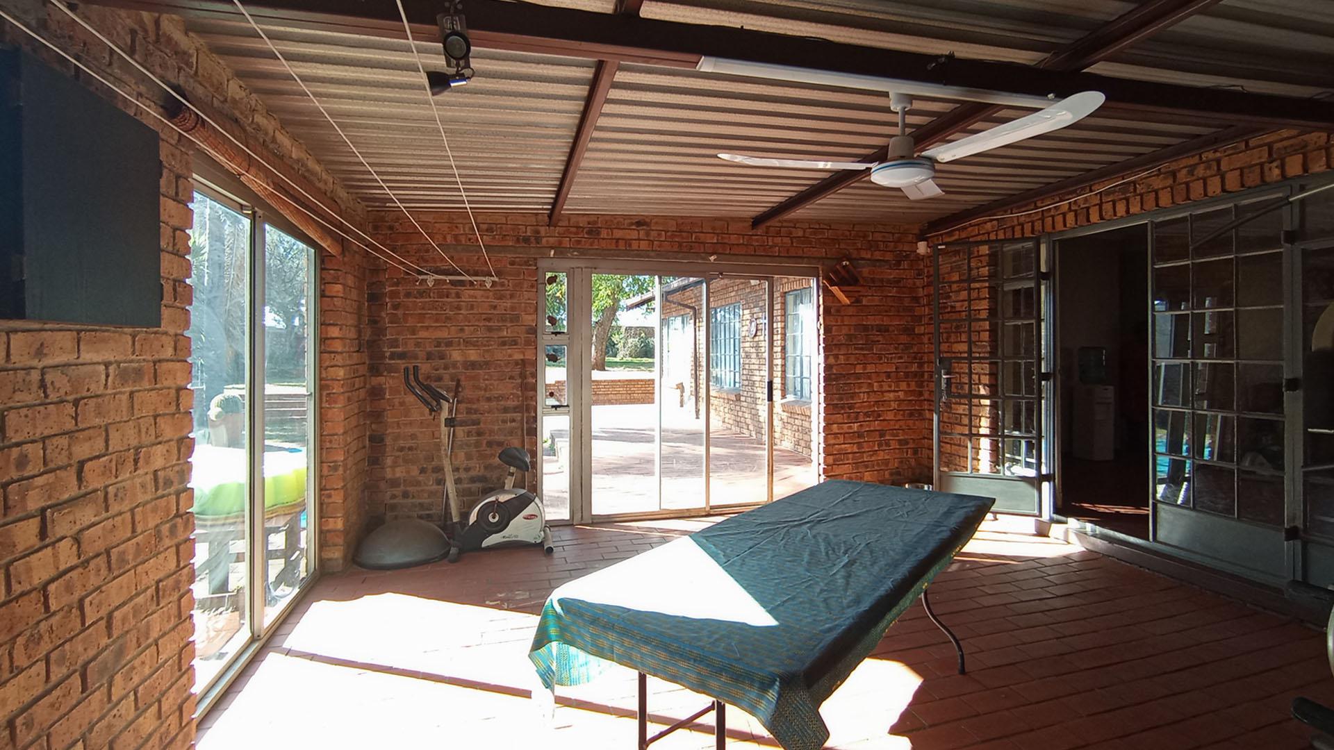 Patio - 35 square meters of property in Wierdapark