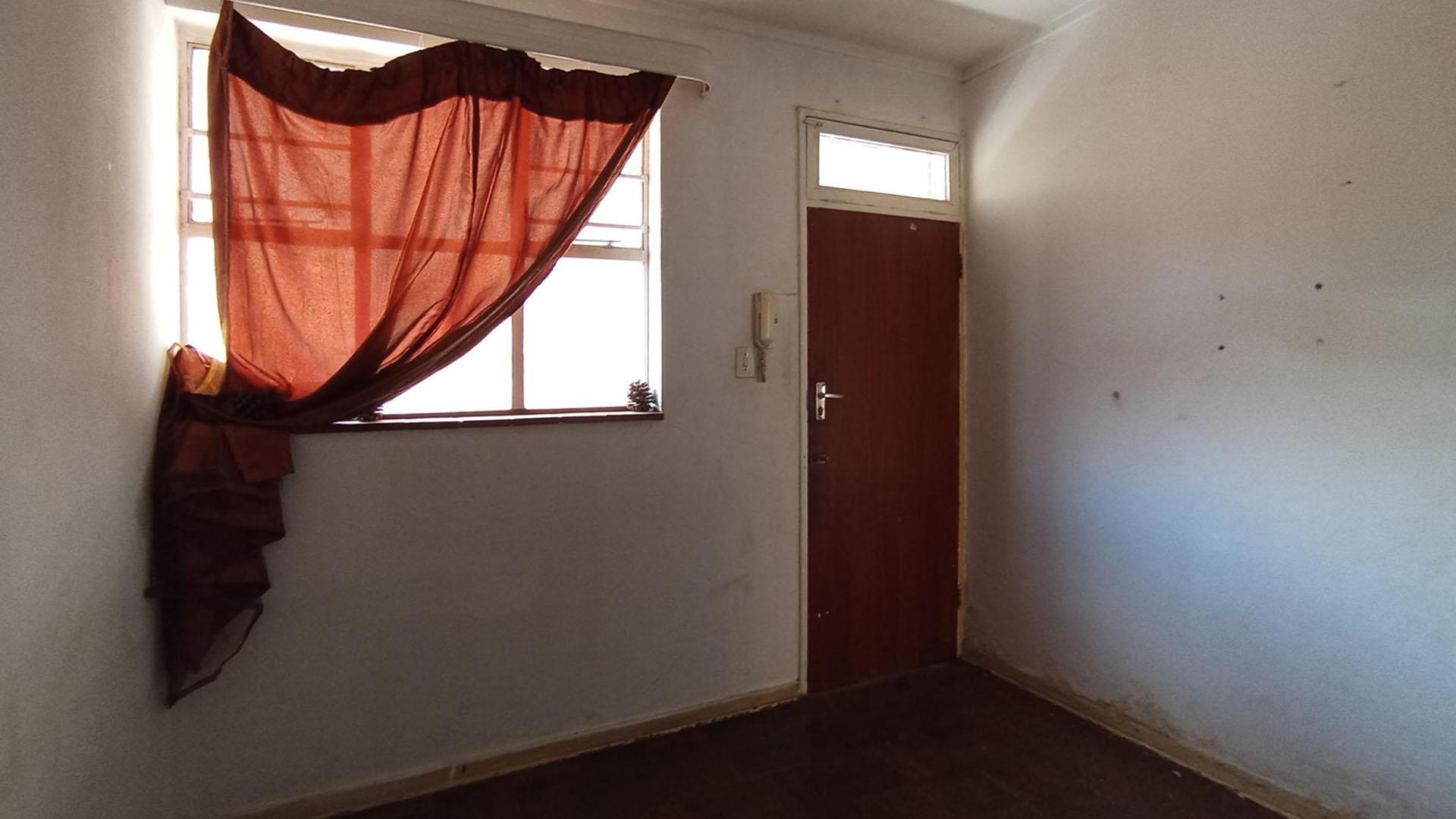 Lounges - 11 square meters of property in Arcadia