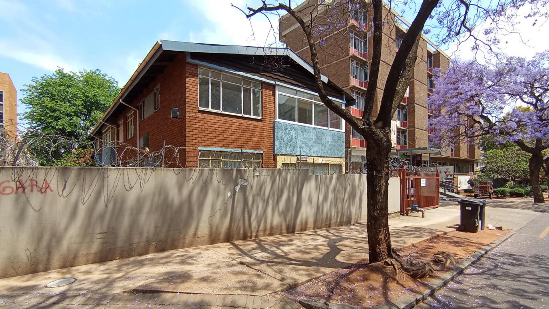 Front View of property in Arcadia