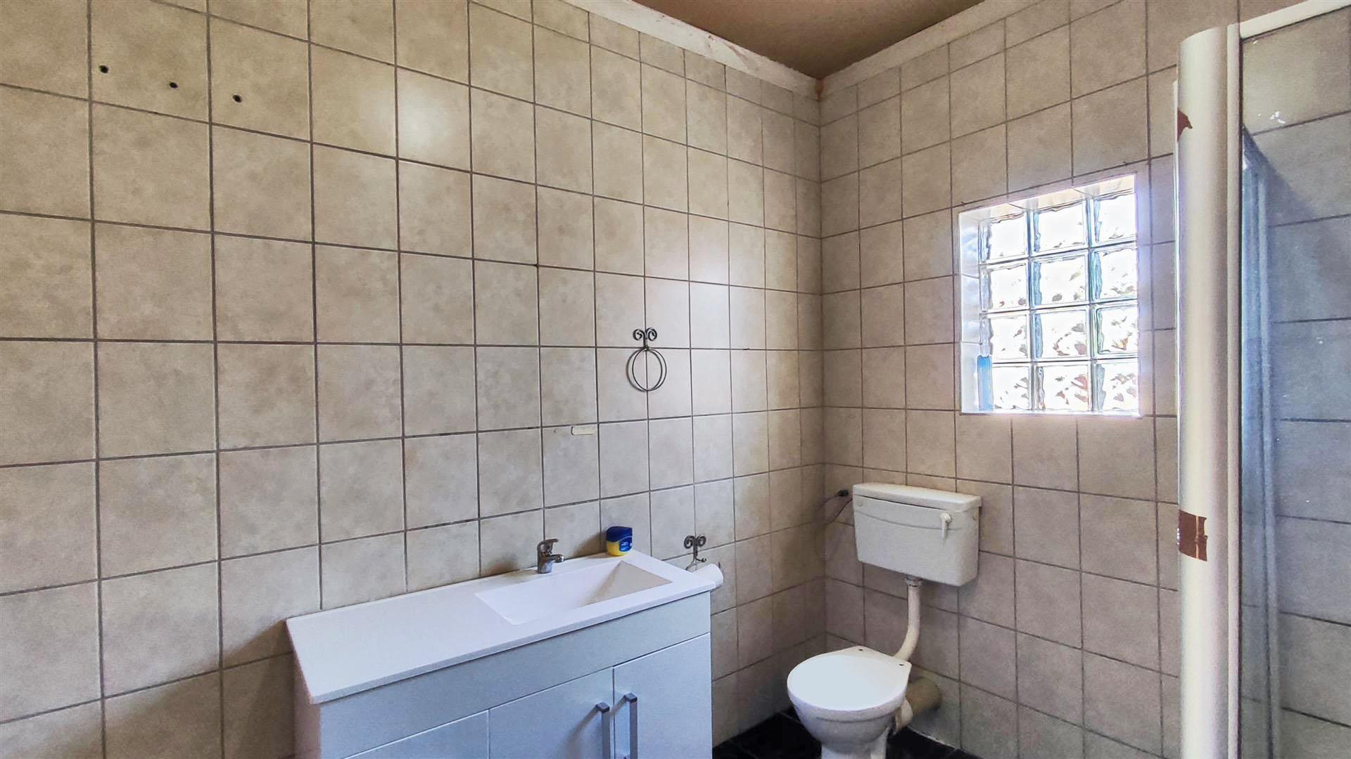 Main Bathroom - 8 square meters of property in Visagiepark