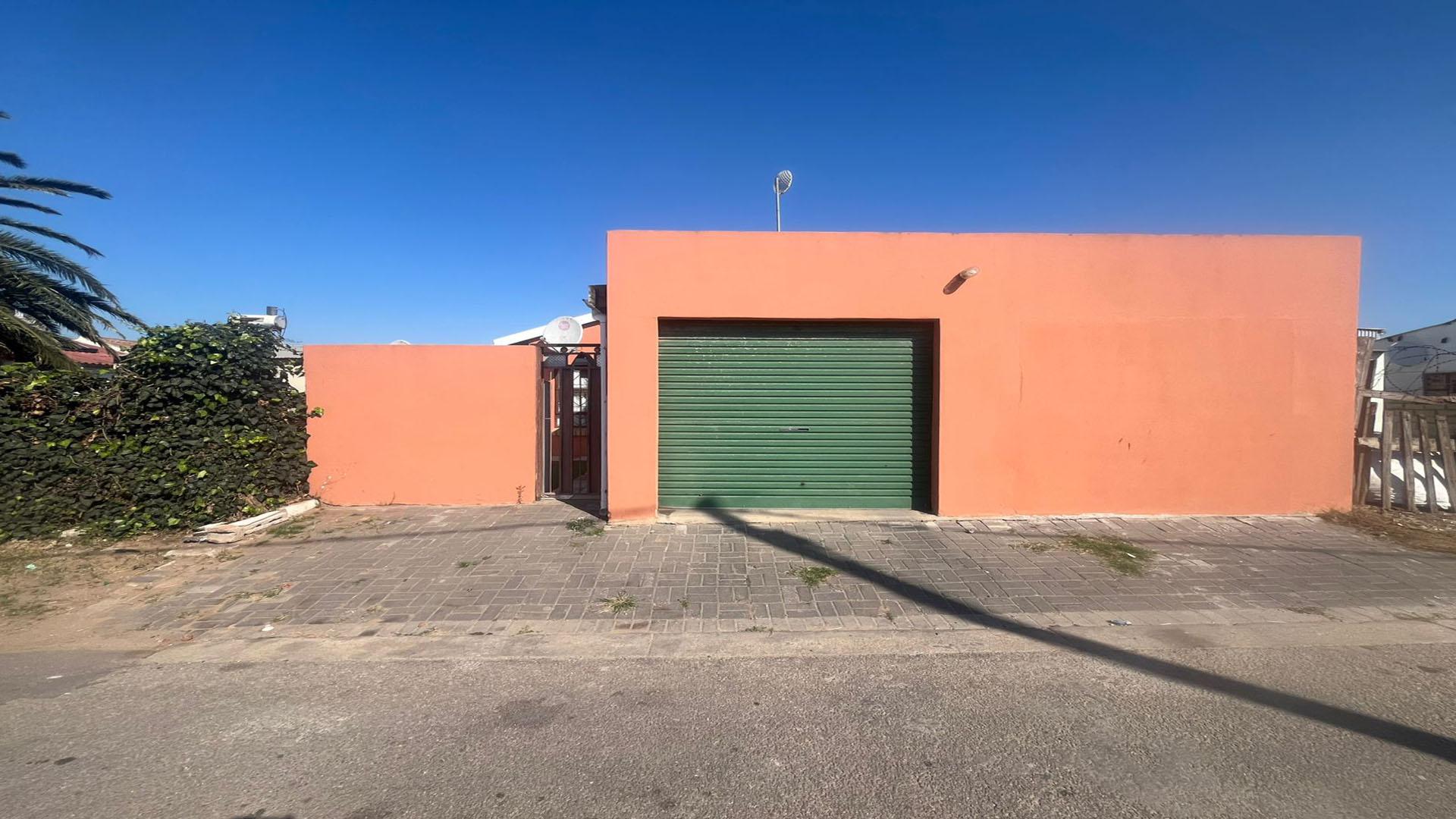 Front View of property in Wells Estate