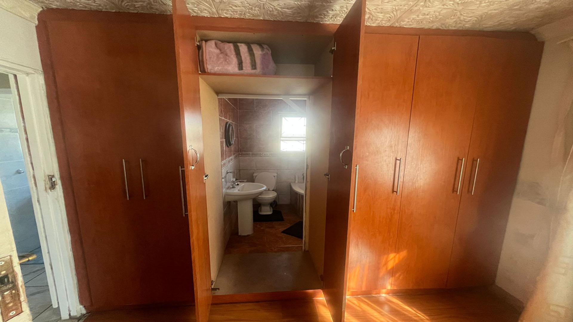 Bed Room 1 of property in Wells Estate