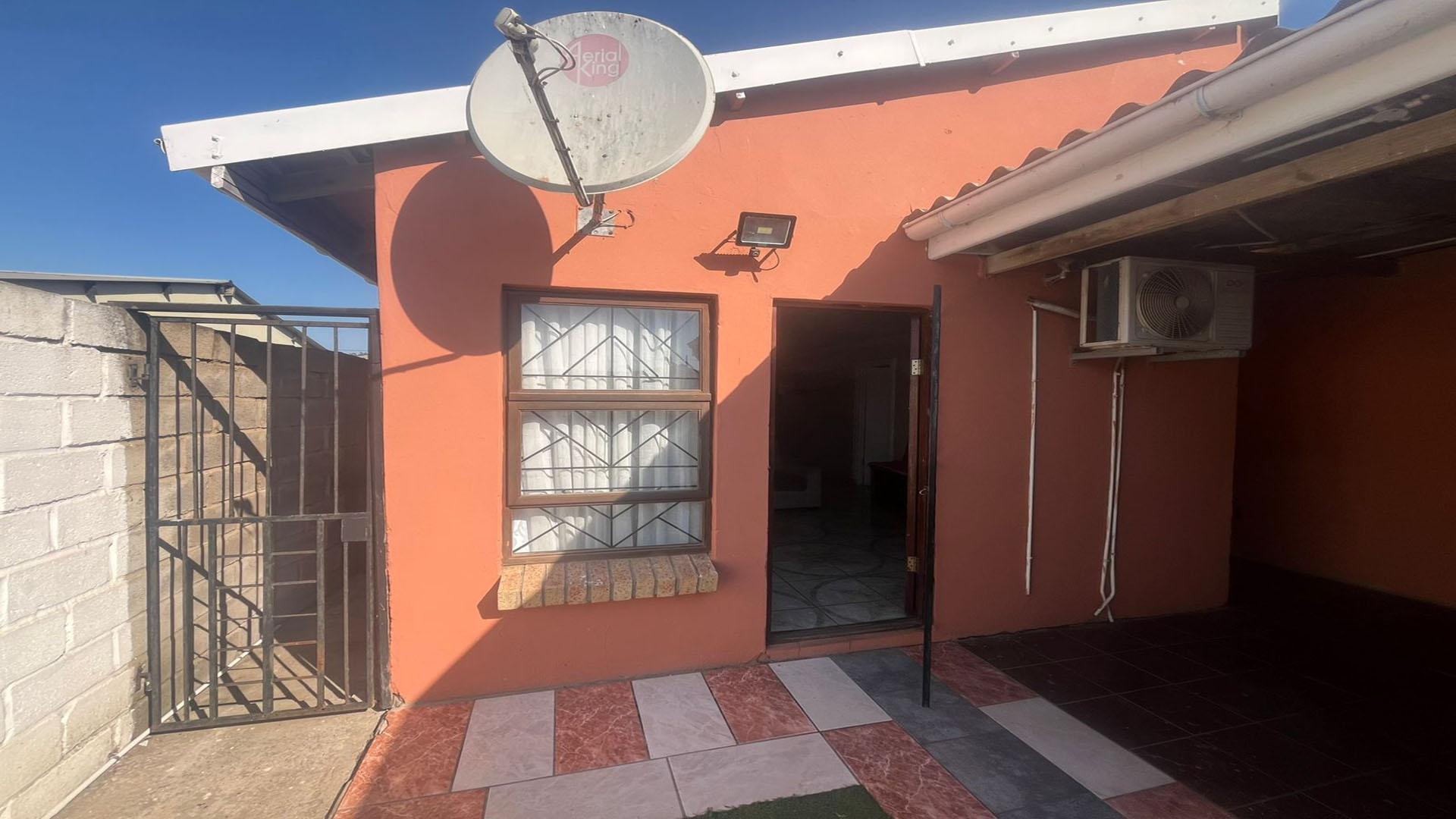 Front View of property in Wells Estate
