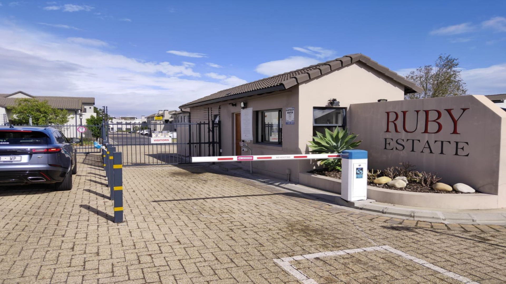 Front View of property in Burgundy Estate