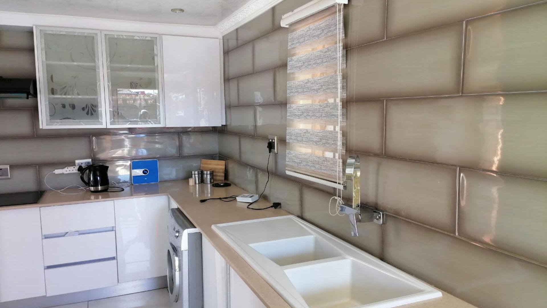 Kitchen of property in Glen Ridge (Gauteng - West)