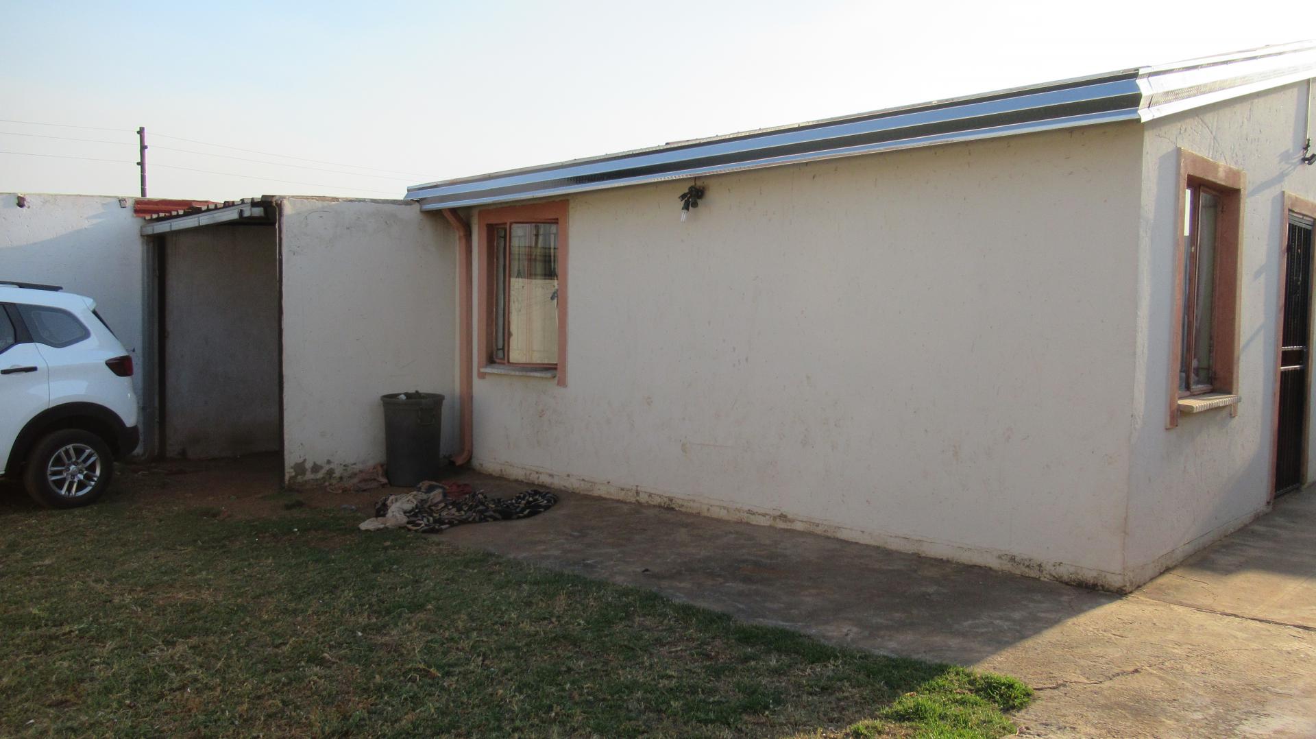 Backyard of property in Glen Ridge (Gauteng - West)