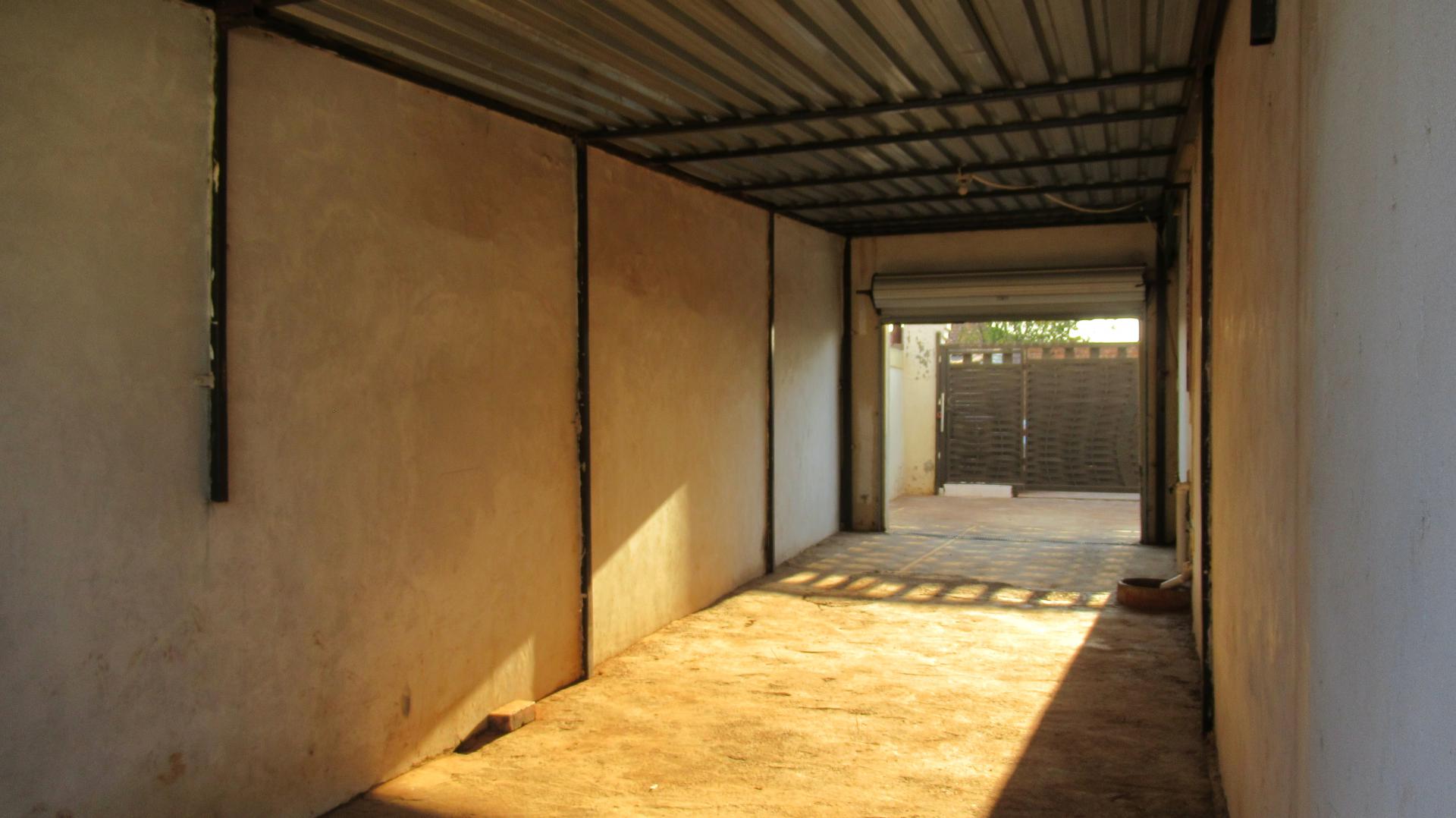 Garage of property in Glen Ridge (Gauteng - West)