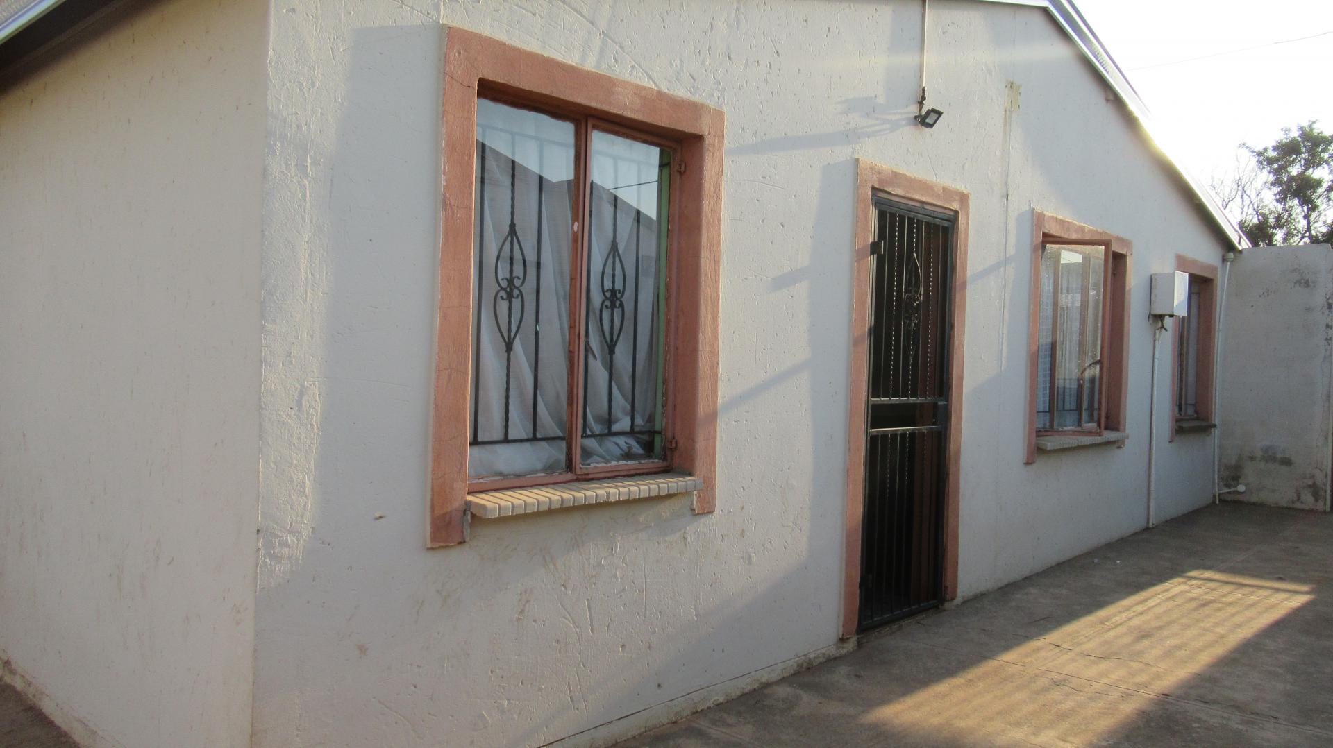 Front View of property in Glen Ridge (Gauteng - West)