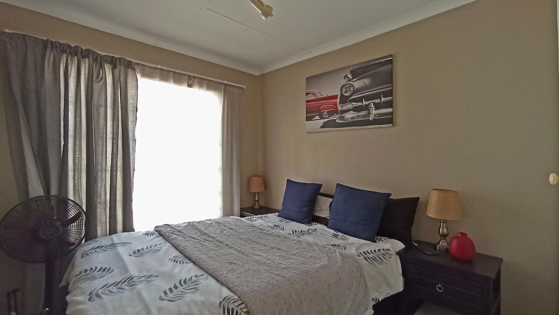 Bed Room 2 - 10 square meters of property in Faerie Glen