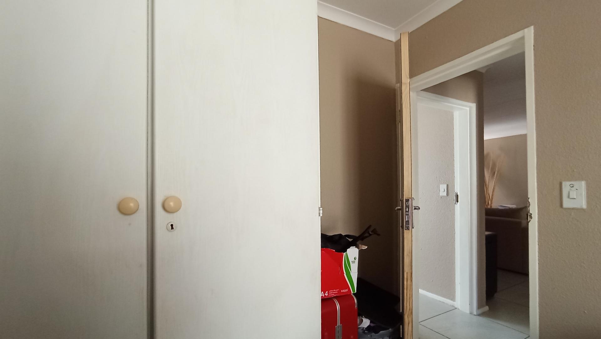 Bed Room 2 - 10 square meters of property in Faerie Glen