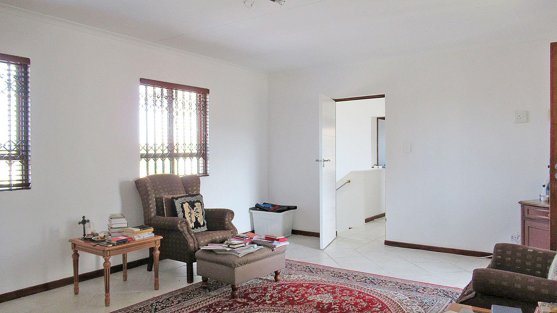 Lounges - 62 square meters of property in North Riding A.H.