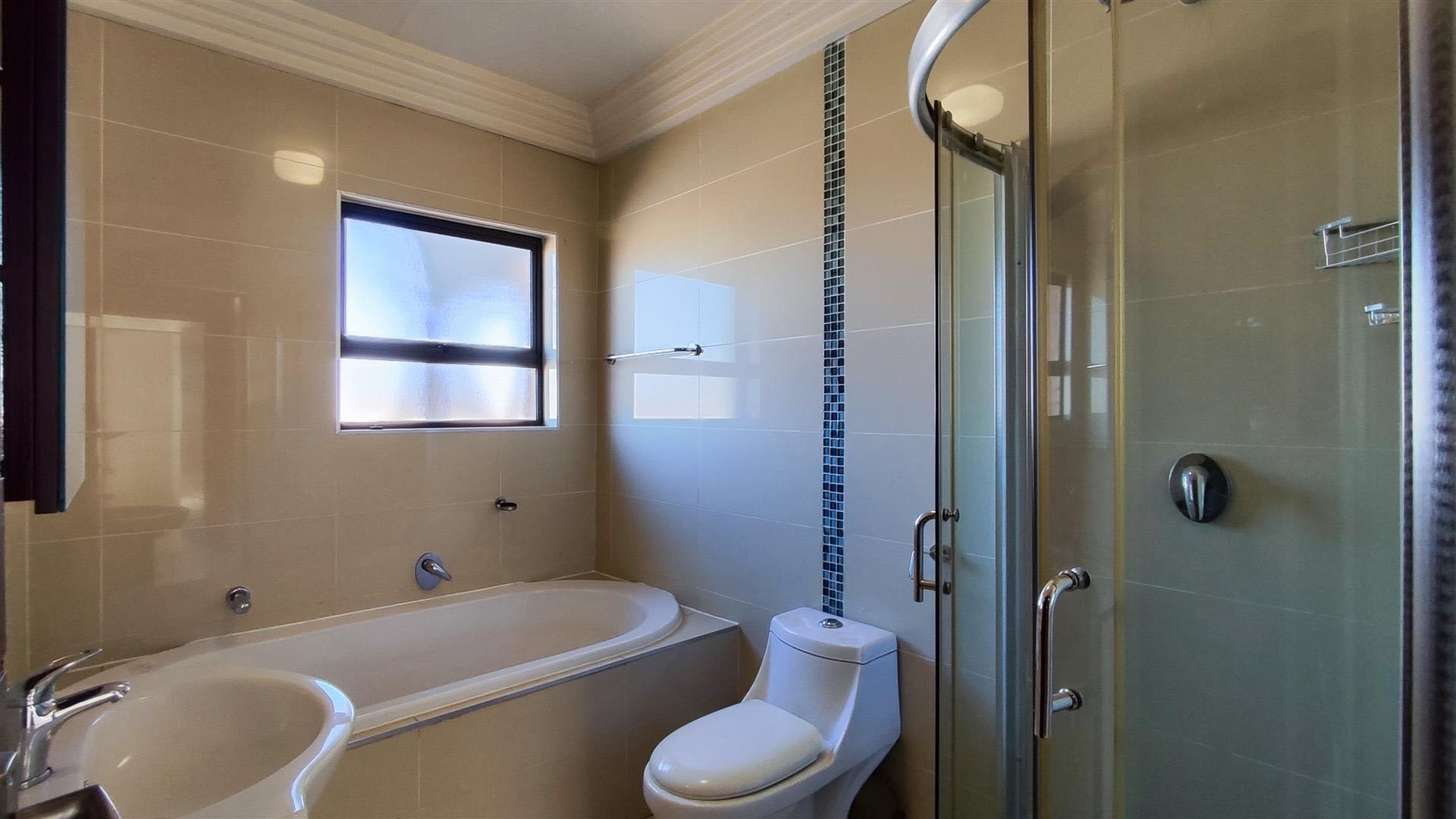 Bathroom 1 - 6 square meters of property in Ravenswood