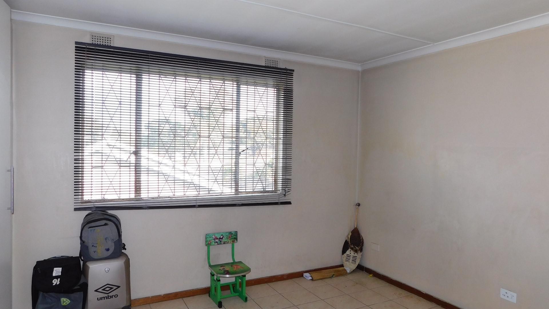 Bed Room 2 - 16 square meters of property in Woodlands - DBN