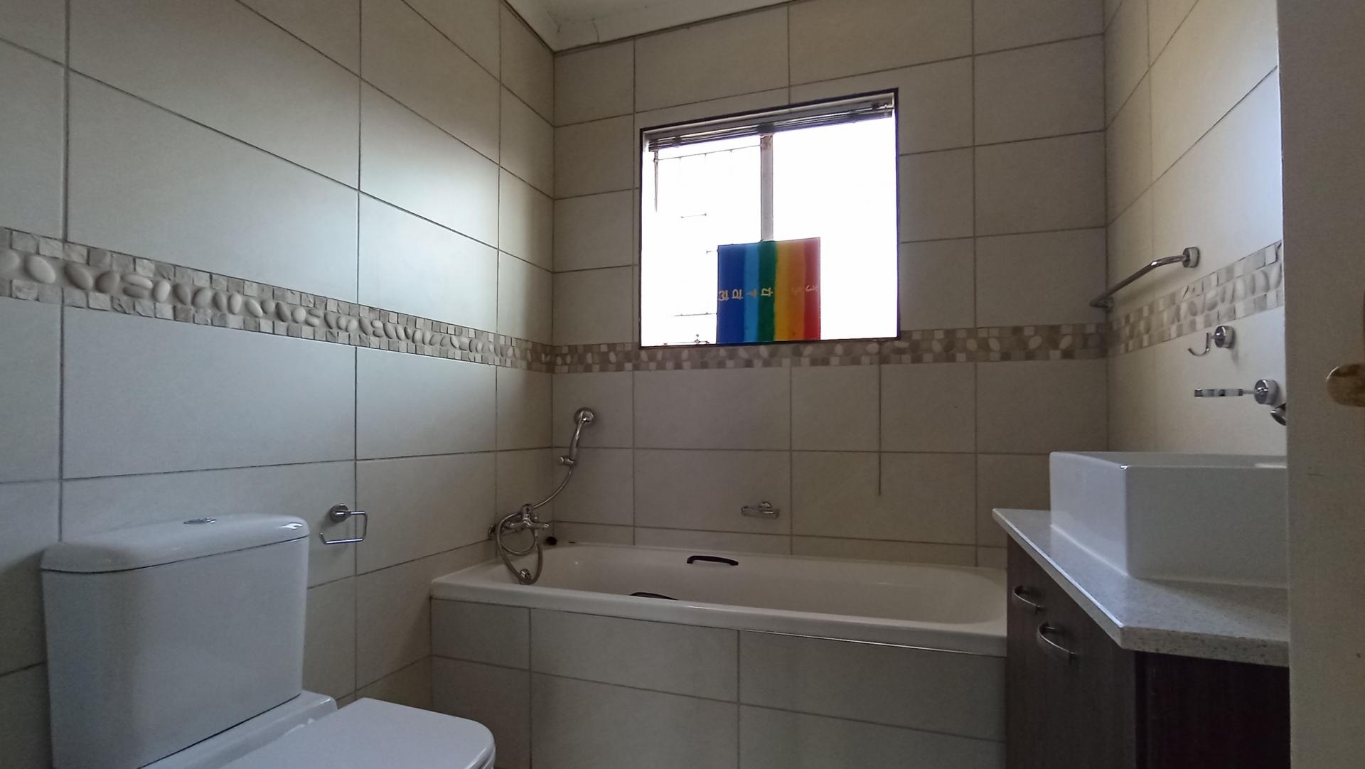 Main Bathroom - 7 square meters of property in Northgate (JHB)