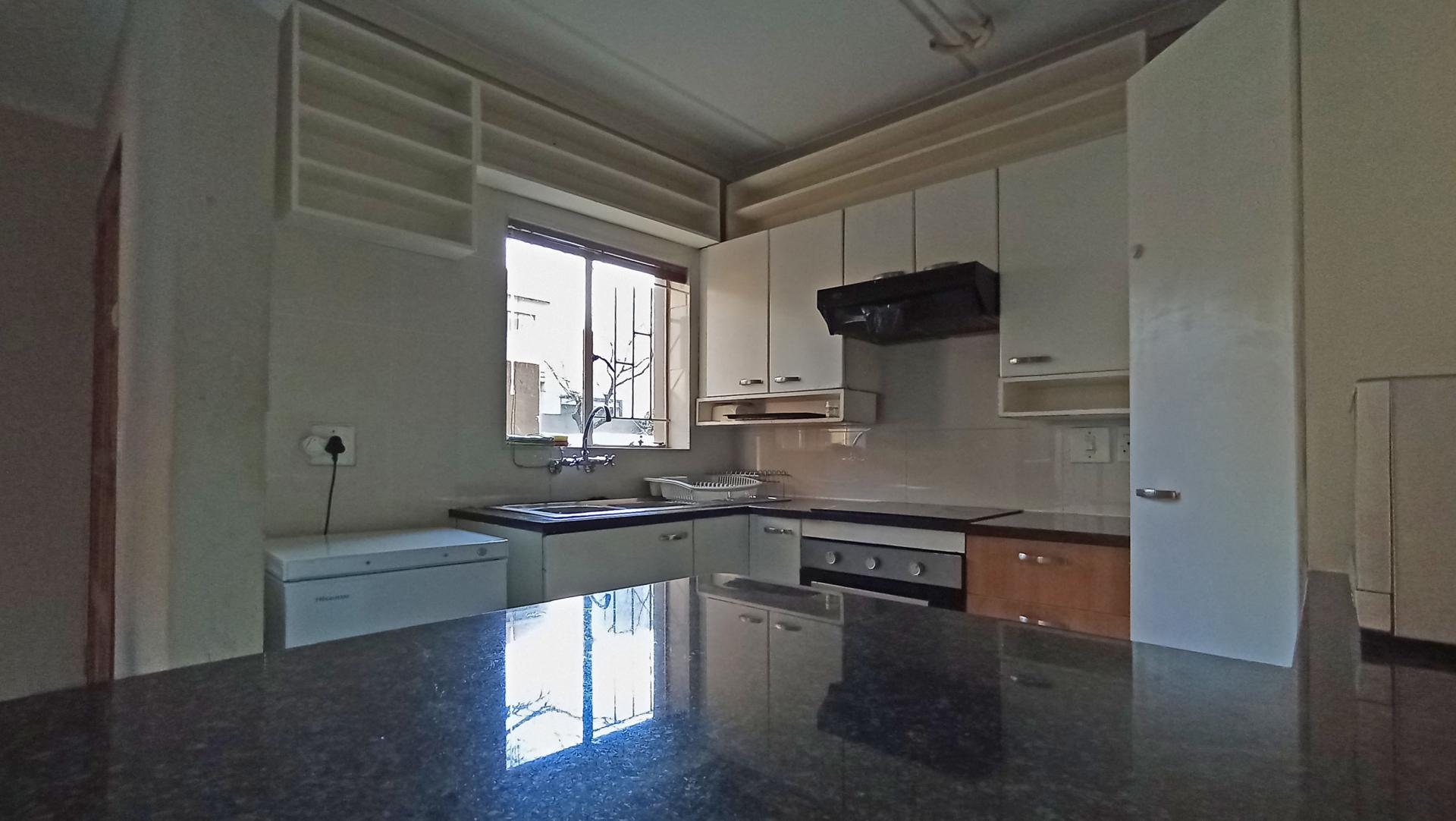 Kitchen - 8 square meters of property in Northgate (JHB)