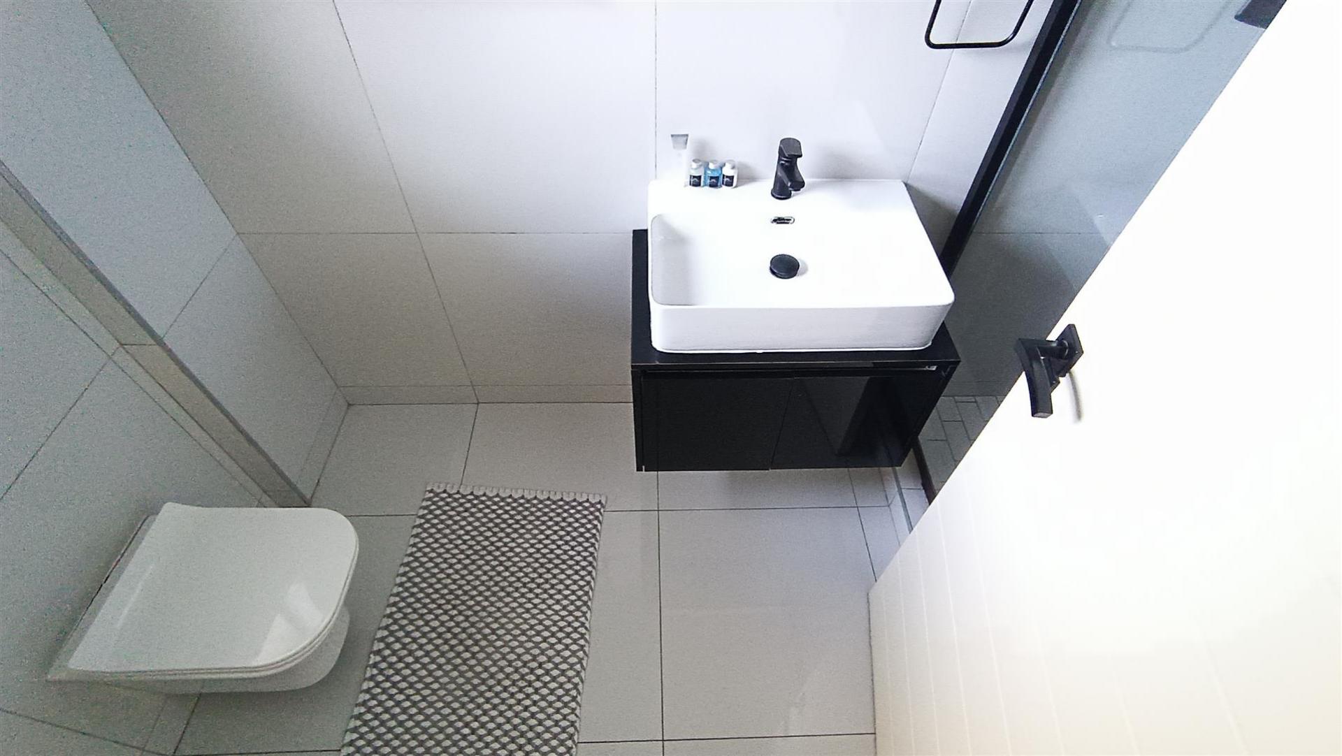Bathroom 1 - 3 square meters of property in Table View