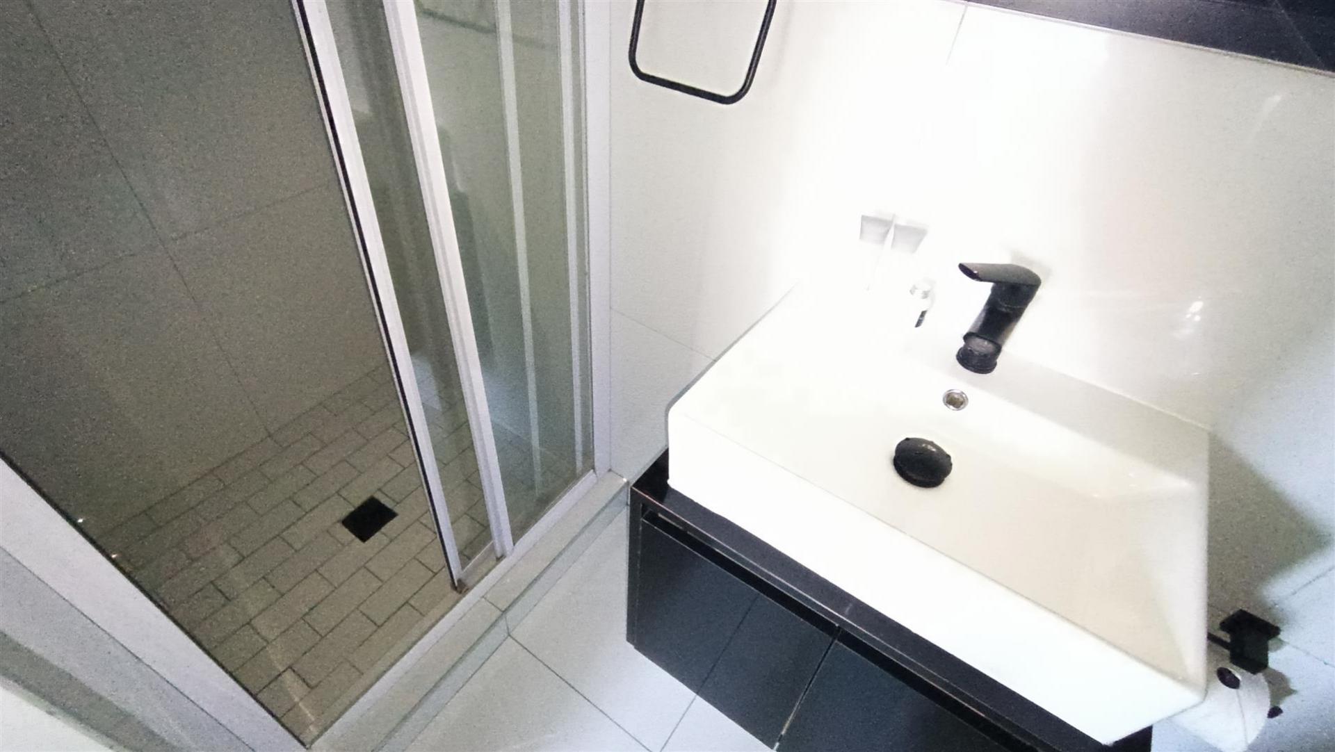 Main Bathroom of property in Table View