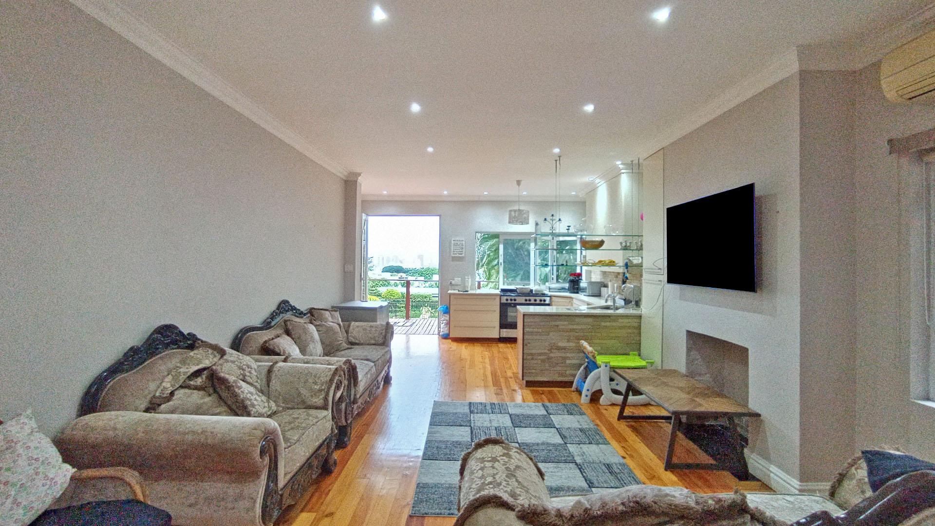 Lounges - 27 square meters of property in Bulwer (Dbn)