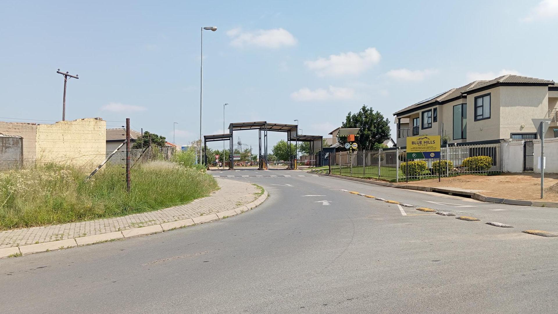 Front View of property in Blue Hills