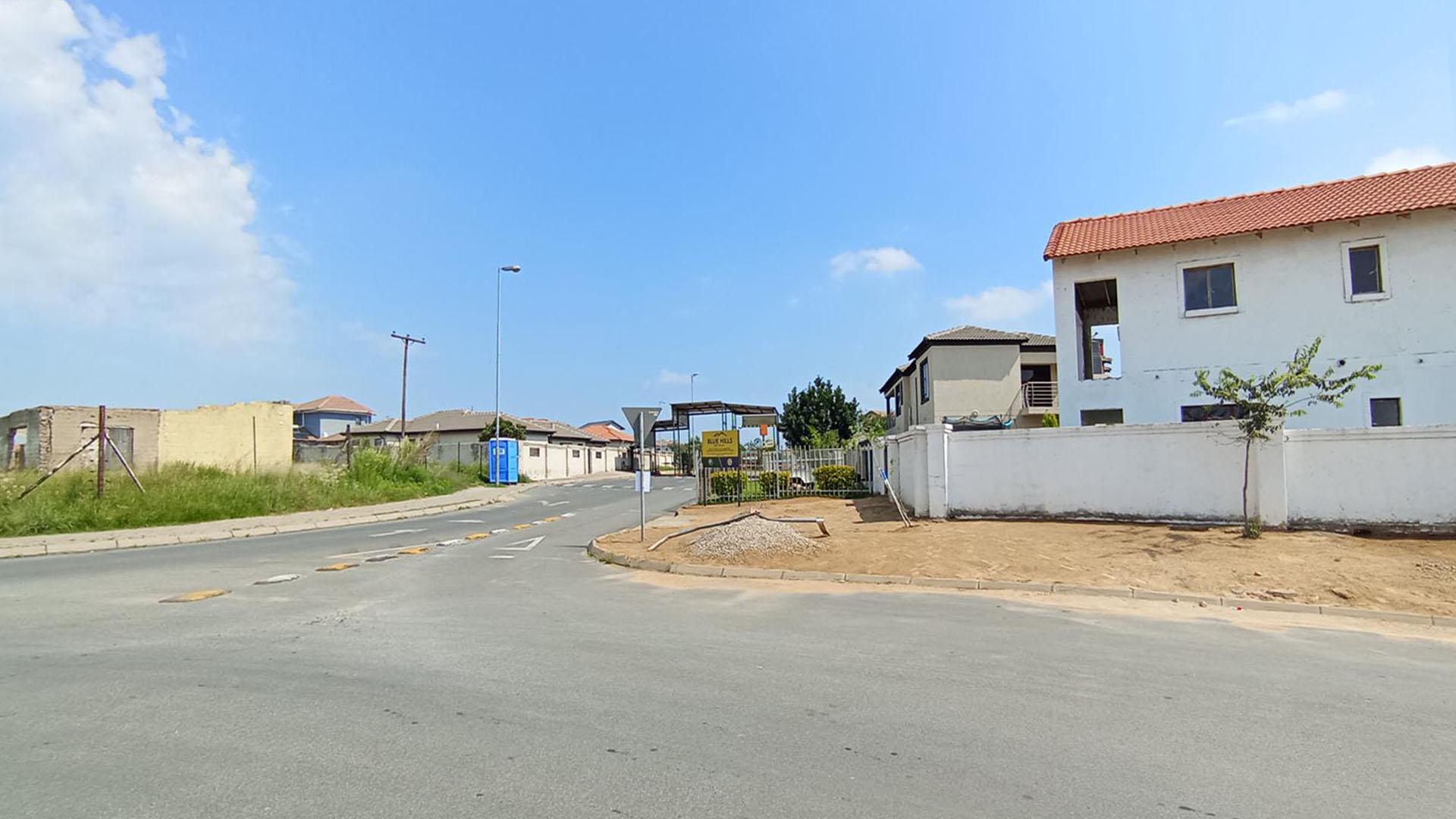 Front View of property in Blue Hills