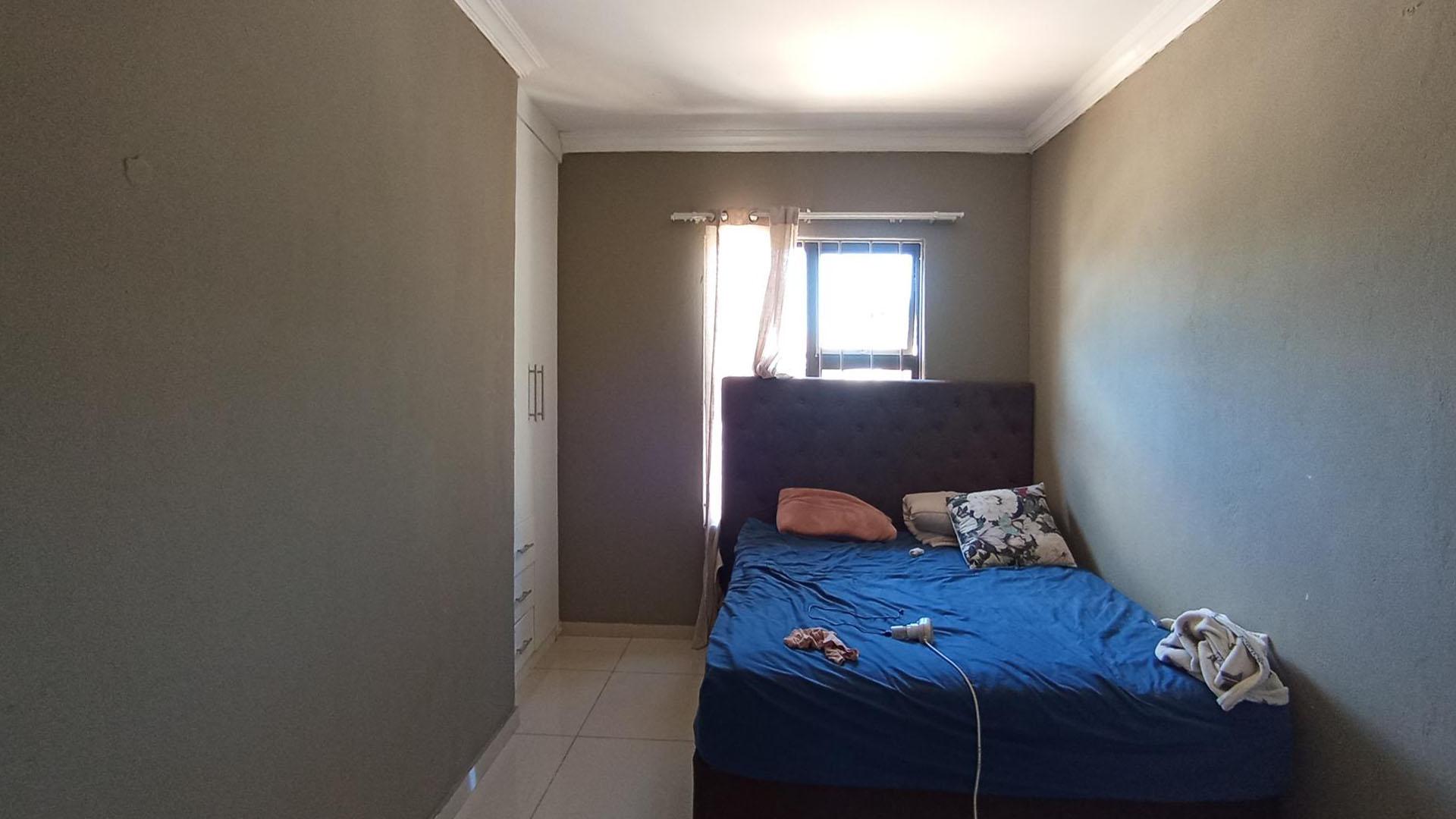 Bed Room 2 - 12 square meters of property in Blue Hills