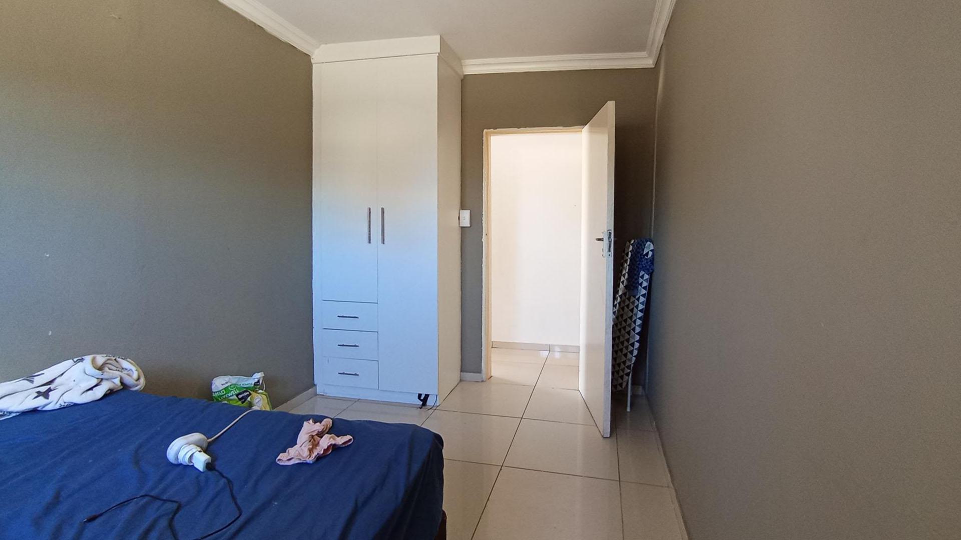 Bed Room 2 - 12 square meters of property in Blue Hills