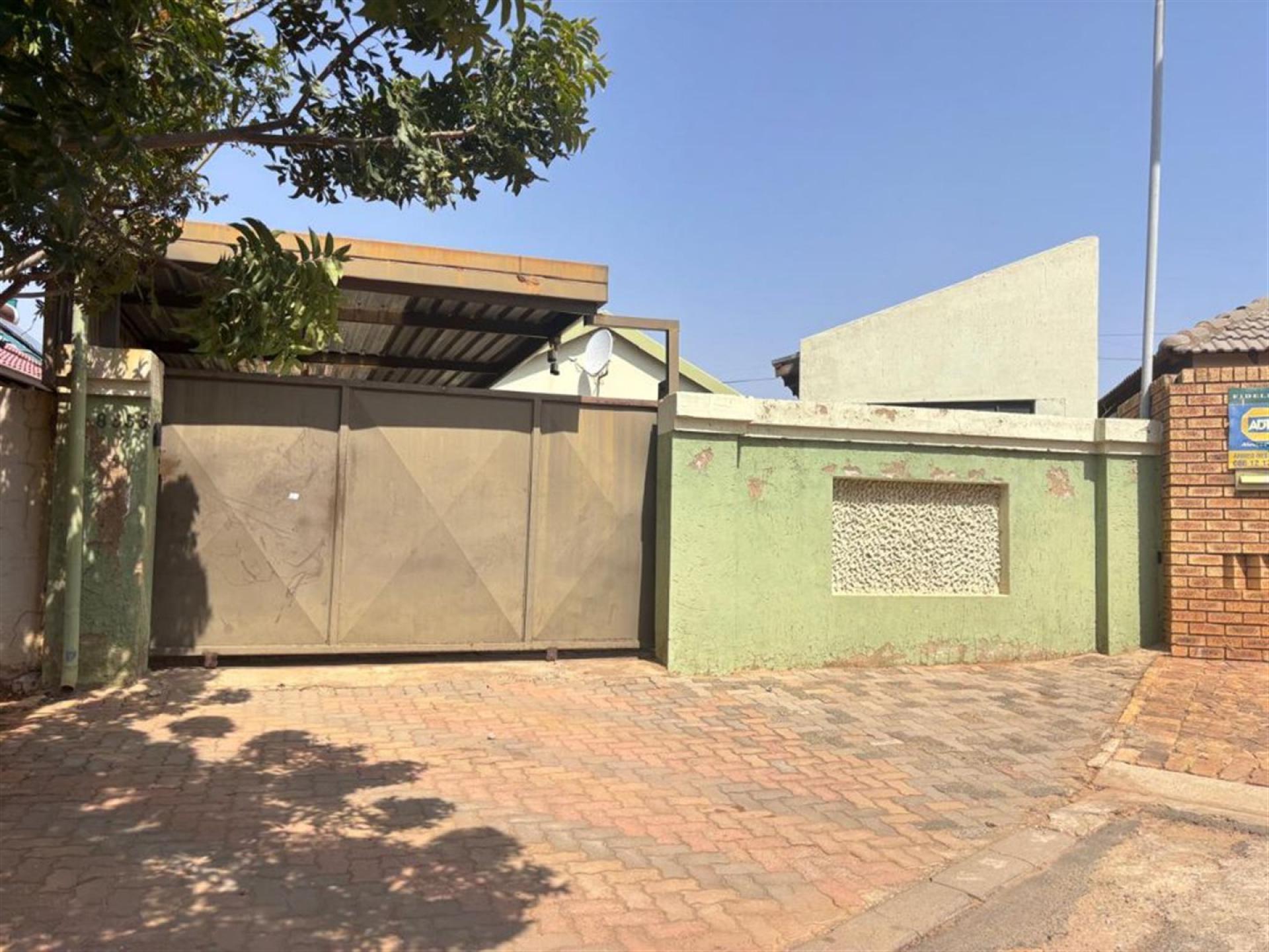 Front View of property in Protea Glen