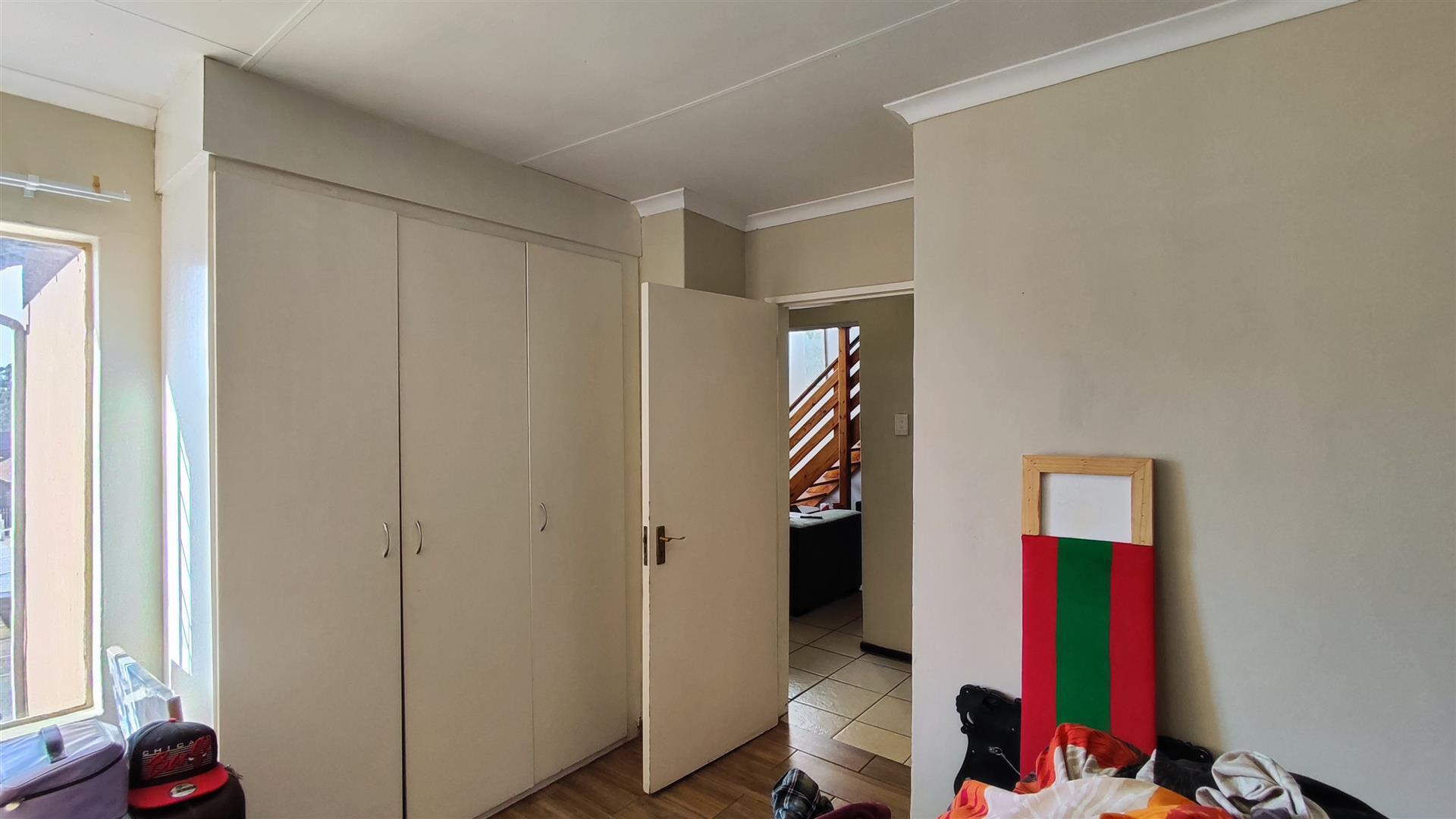 Main Bedroom - 14 square meters of property in Danie Taljaard Park