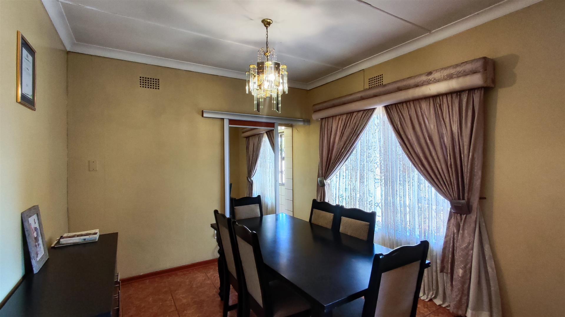 Dining Room - 11 square meters of property in Meyerton