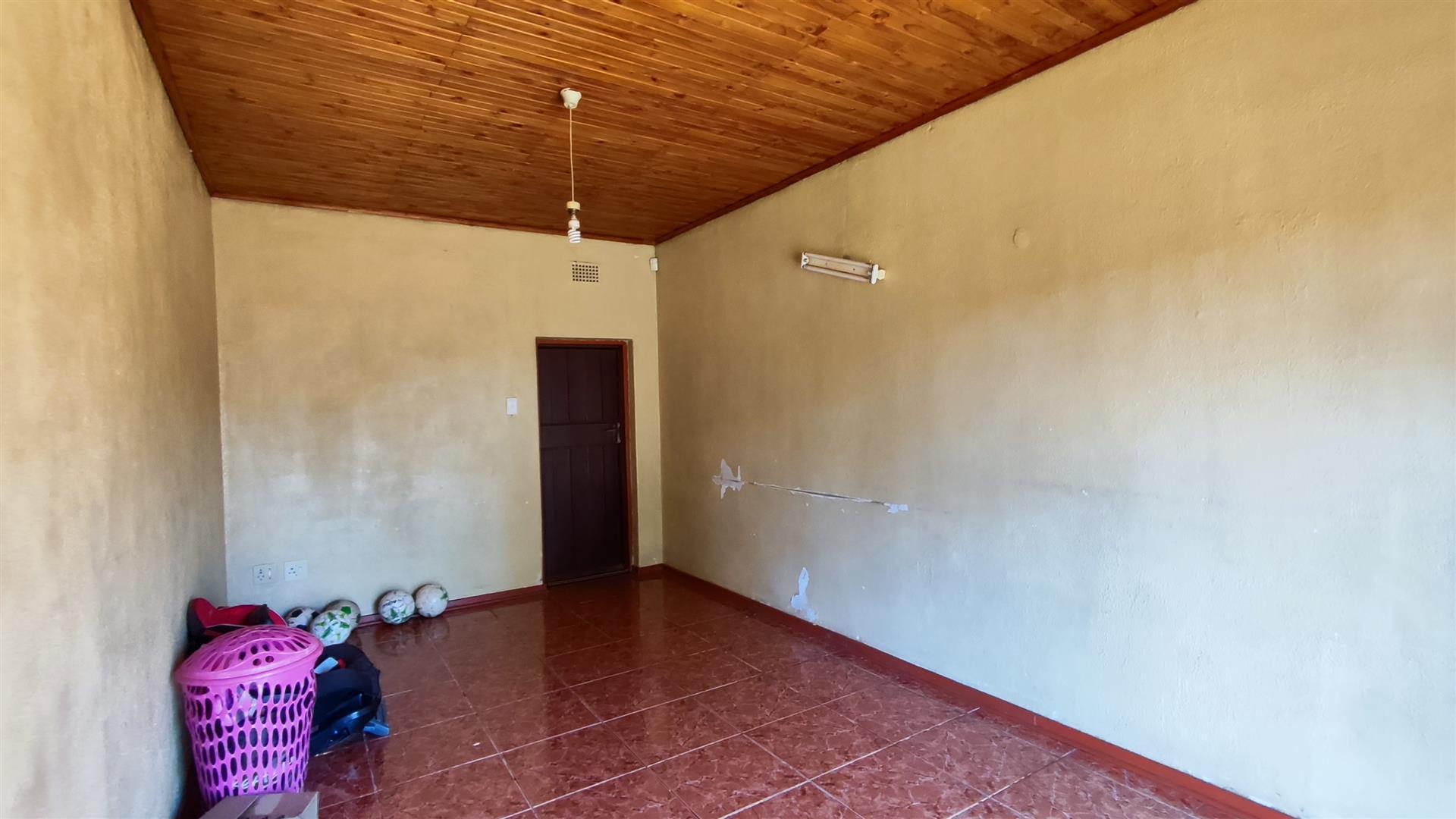 Spaces - 34 square meters of property in Meyerton