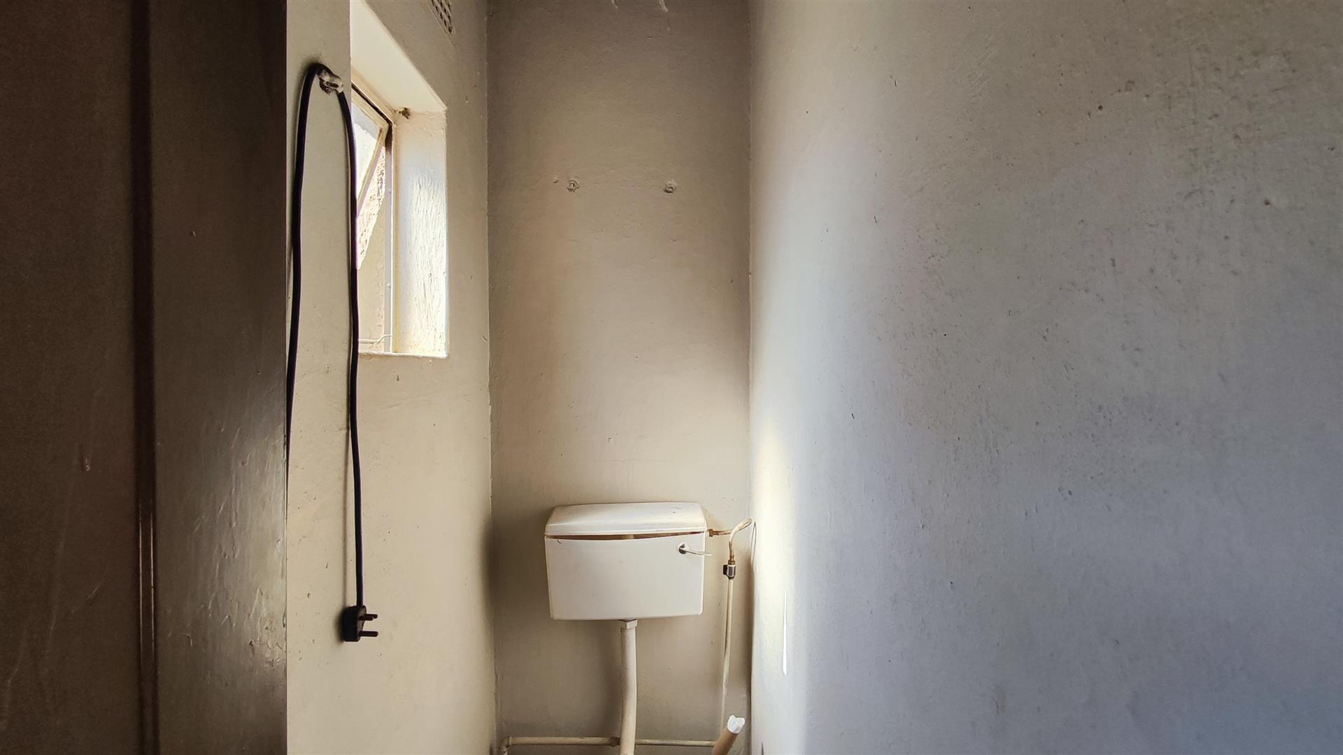 Staff Bathroom - 3 square meters of property in Meyerton