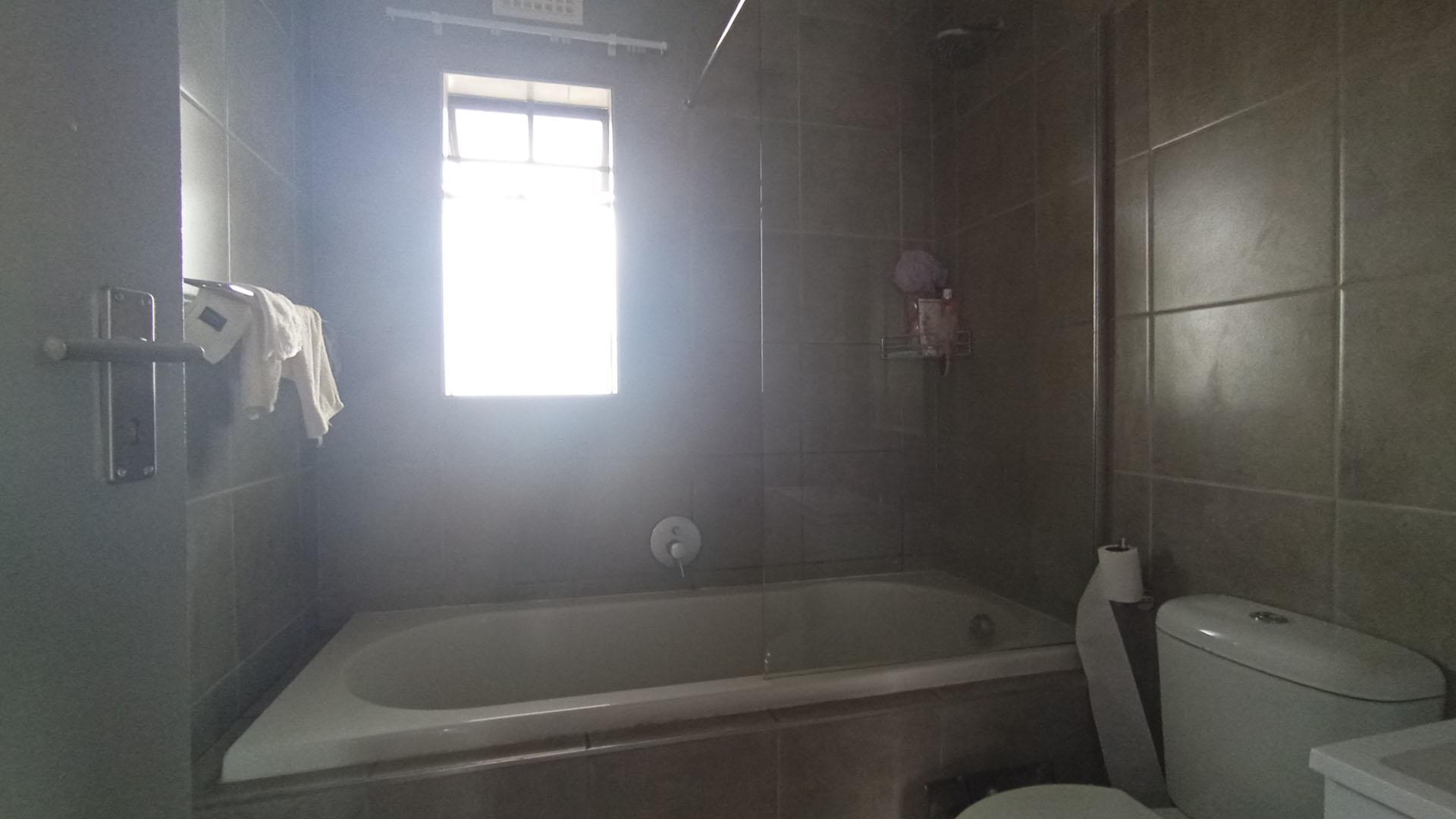Bathroom 1 - 5 square meters of property in Wolmer