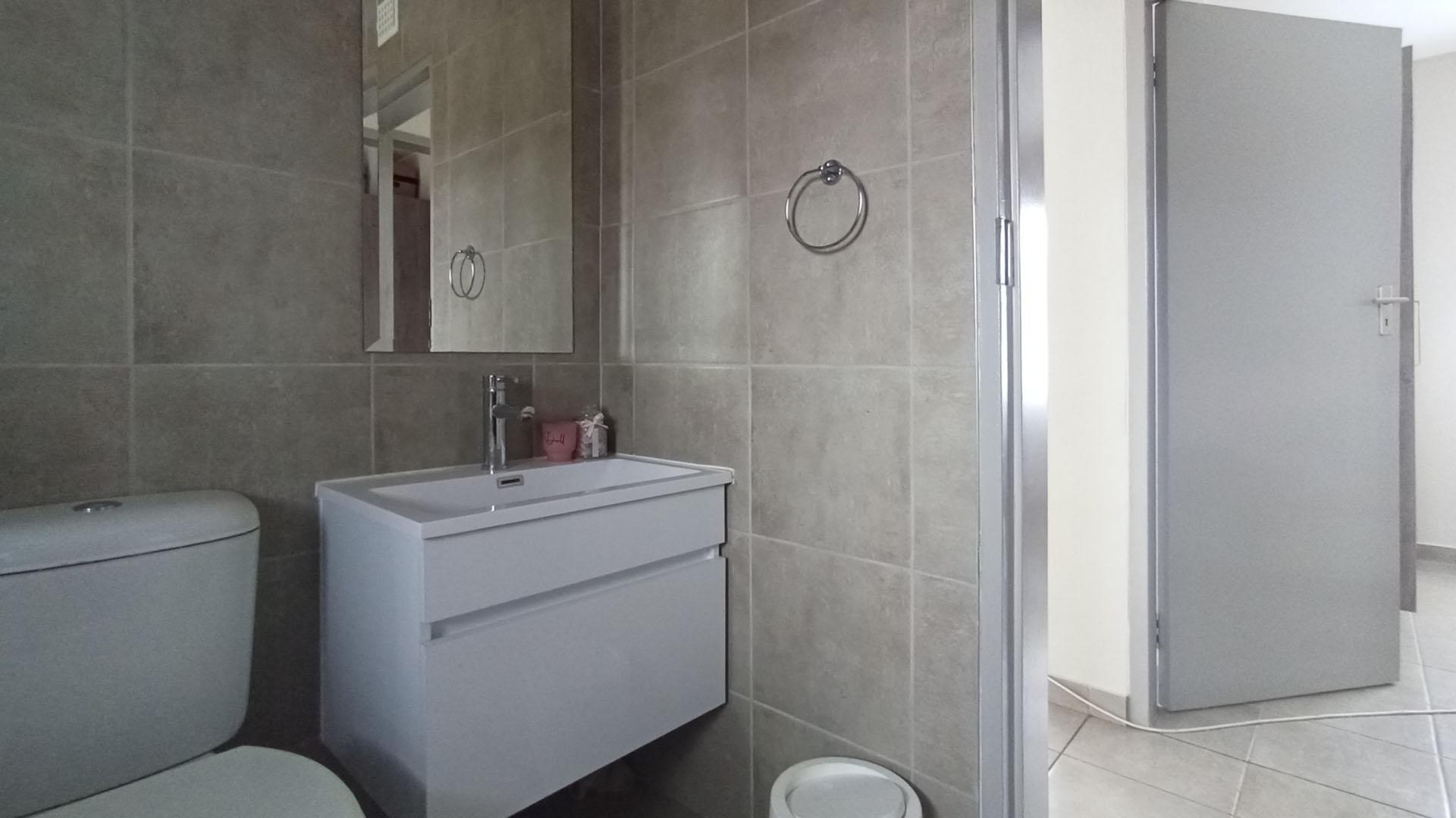 Bathroom 1 - 5 square meters of property in Wolmer
