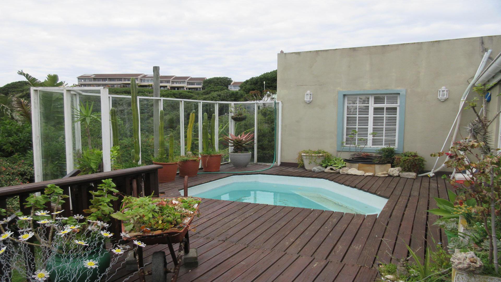 Swimming Pool of property in Port Alfred