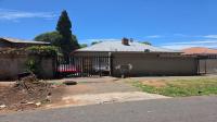 Front View of property in Bezuidenhout Valley
