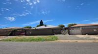 Front View of property in Bezuidenhout Valley