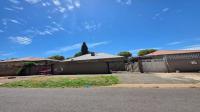 Front View of property in Bezuidenhout Valley