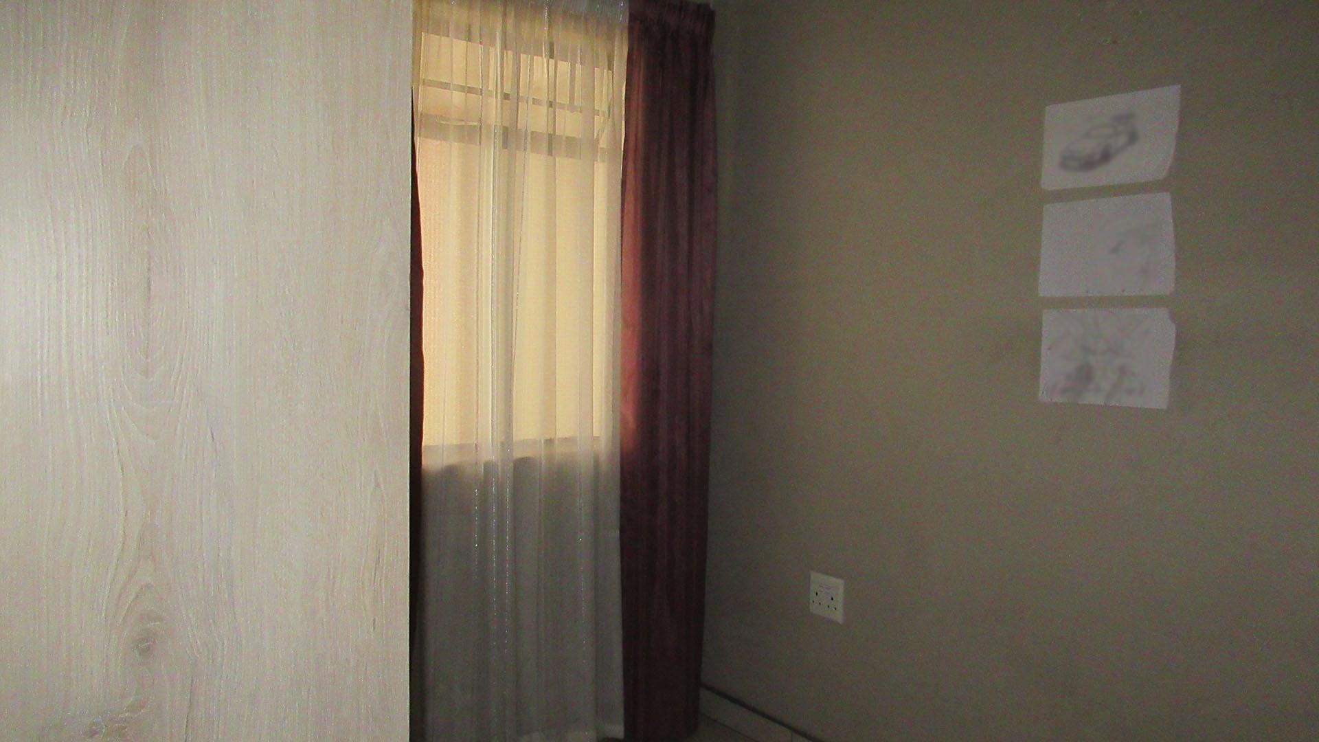 Bed Room 2 - 6 square meters of property in Fleurhof