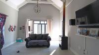 Lounges - 32 square meters of property in De Wijnlanden