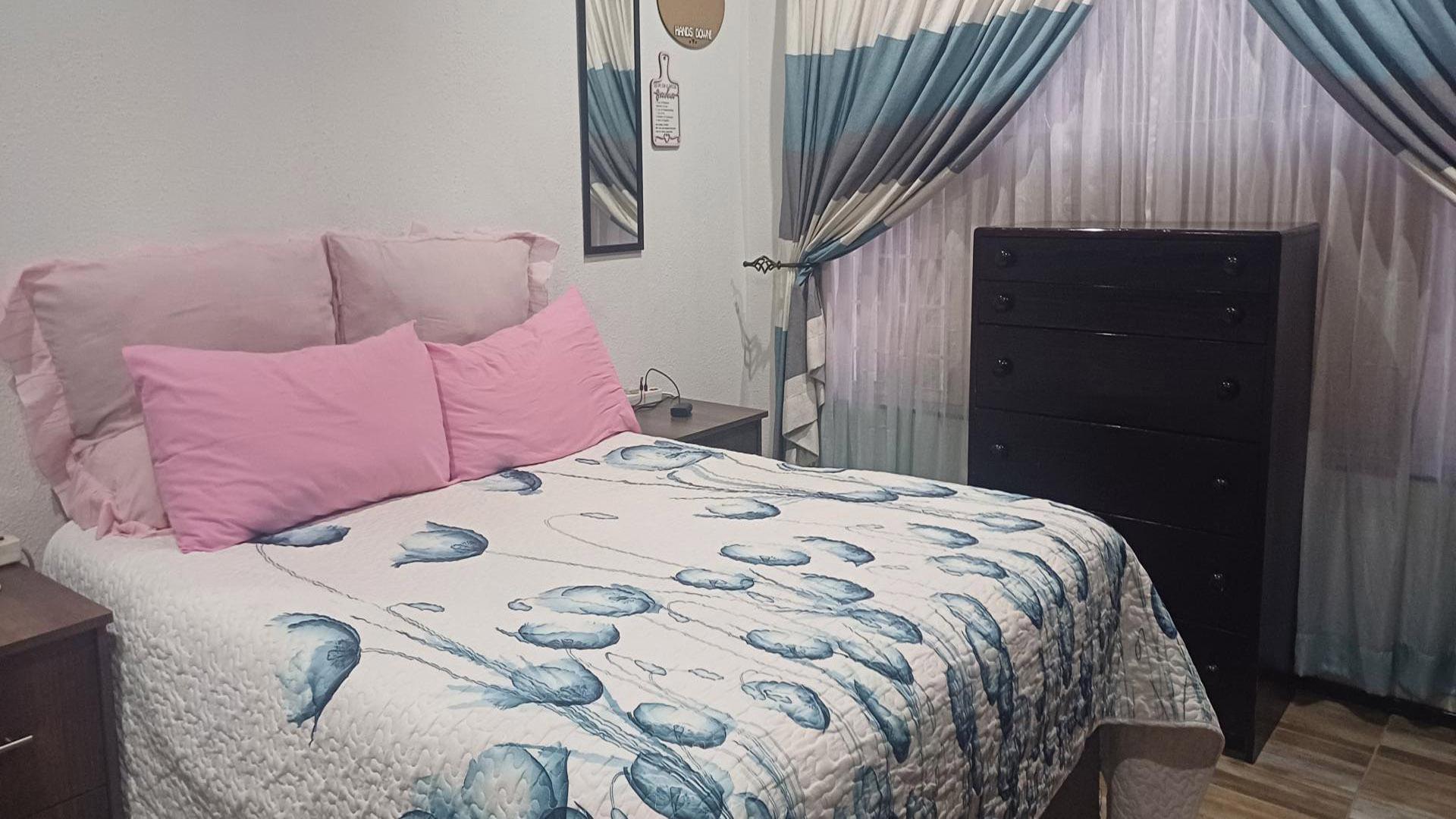 Bed Room 2 of property in Brackenhurst