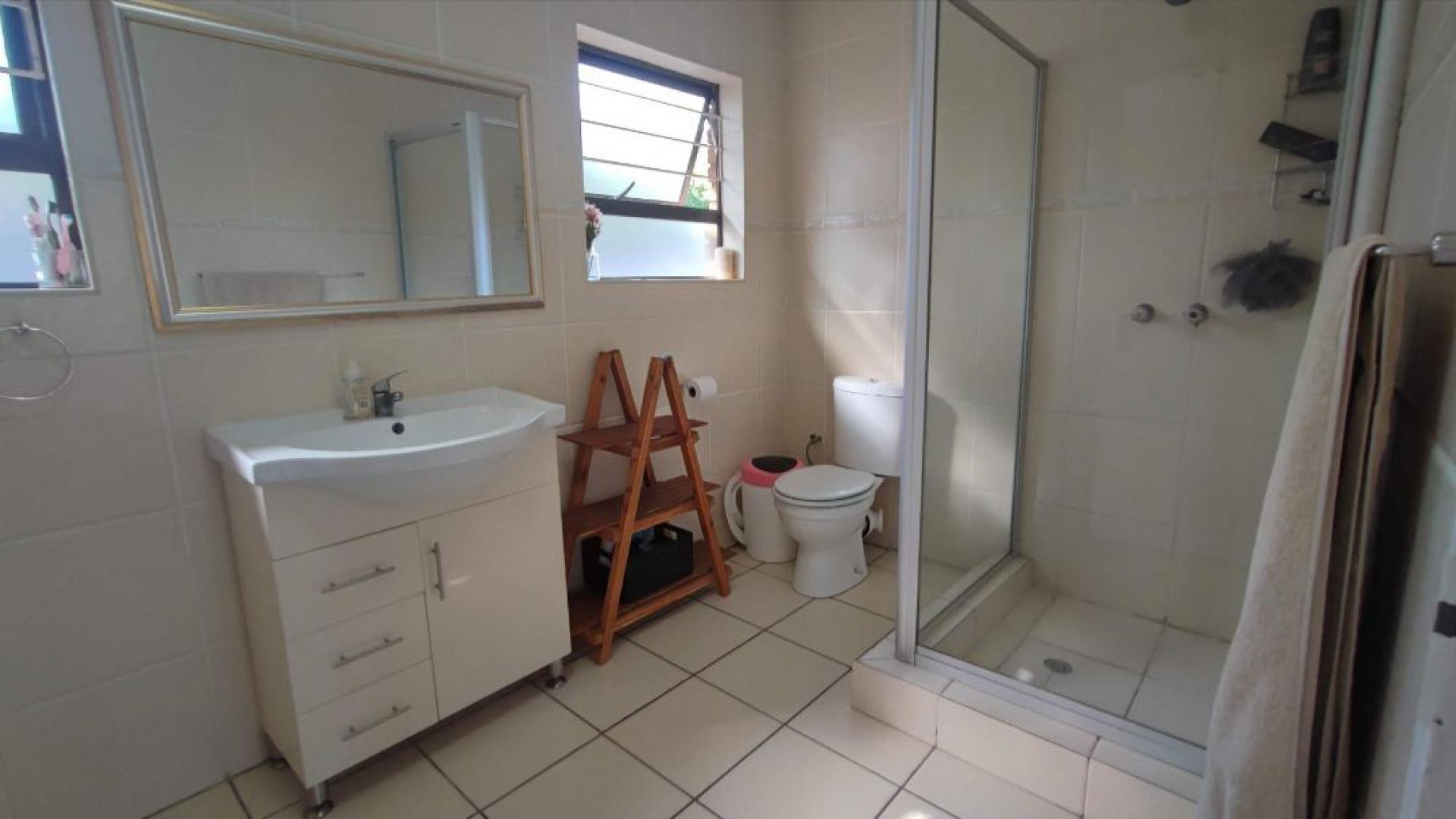 Bathroom 1 of property in Brackenhurst