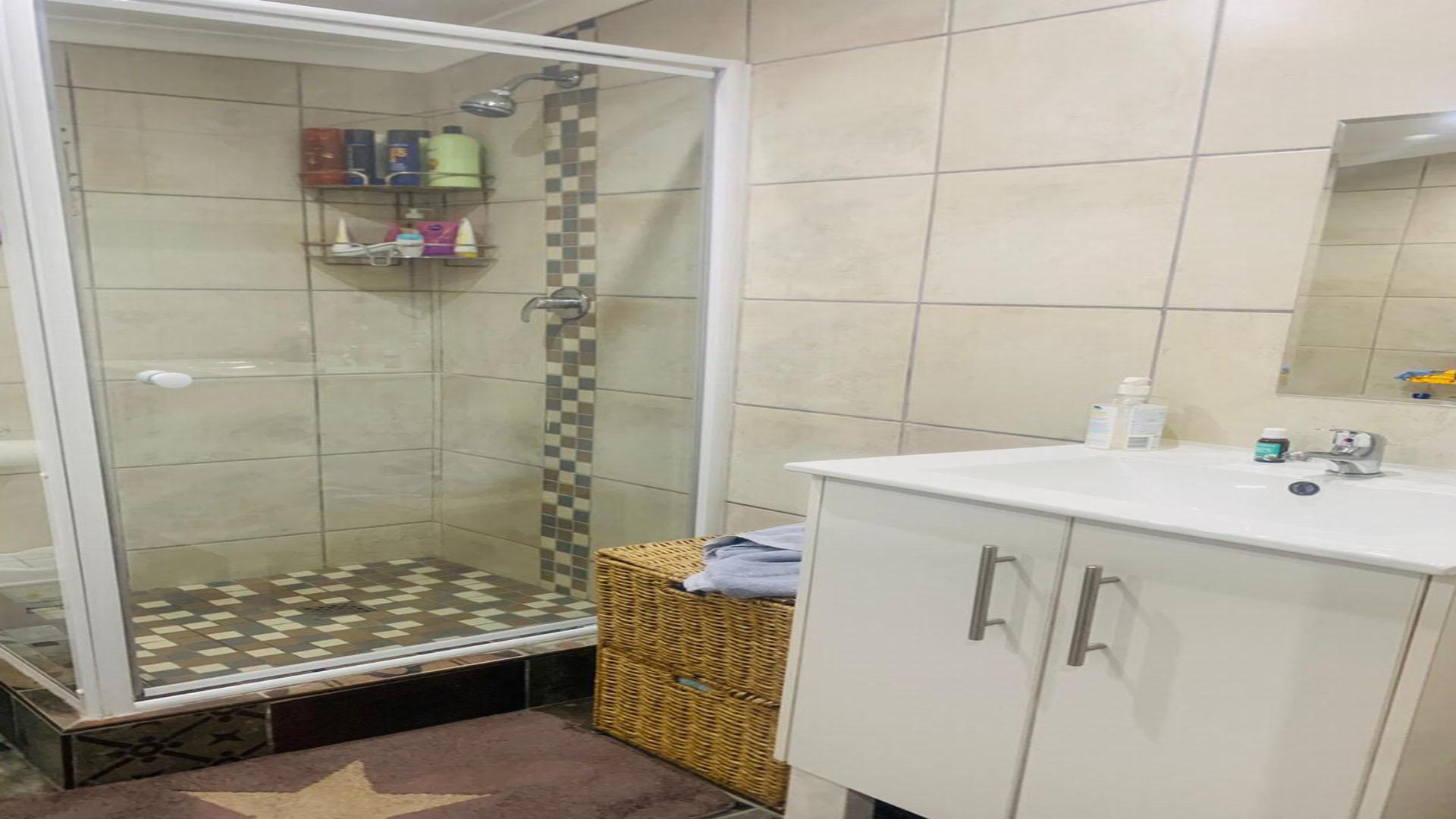 Bathroom 2 of property in Brackenhurst