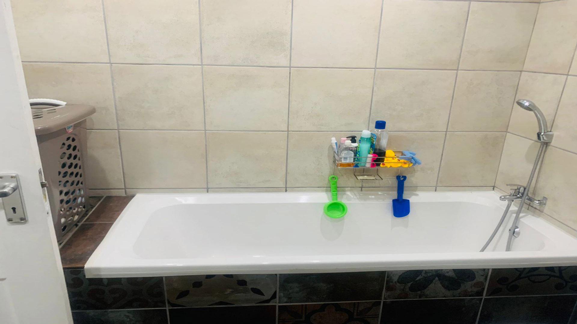 Bathroom 2 of property in Brackenhurst