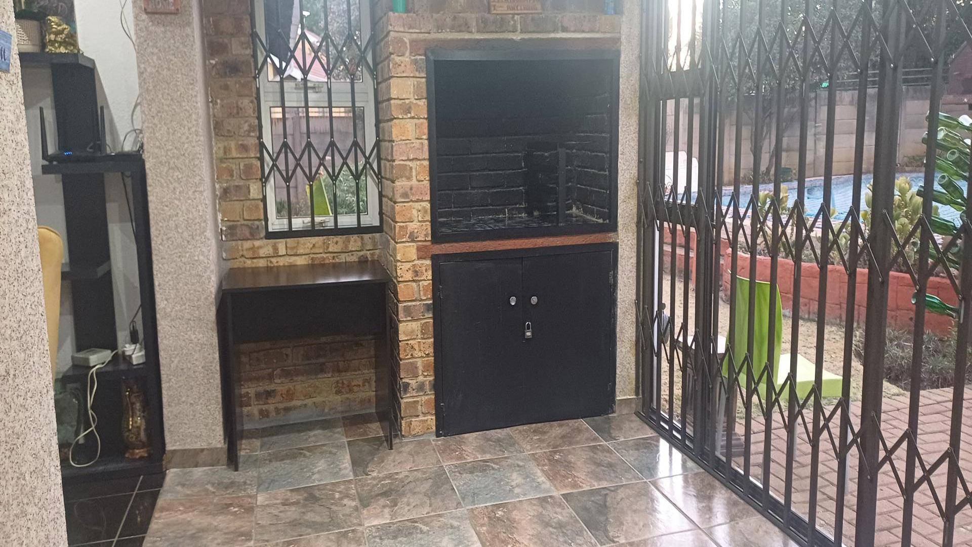 Patio of property in Brackenhurst