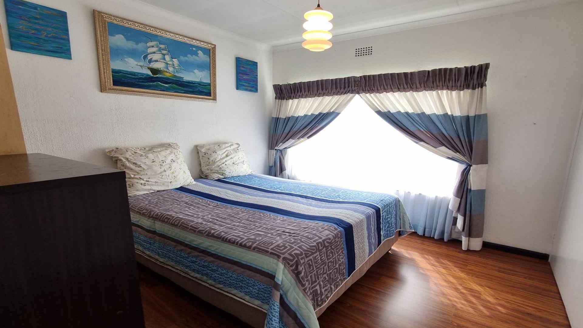 Bed Room 5+ of property in Brackenhurst