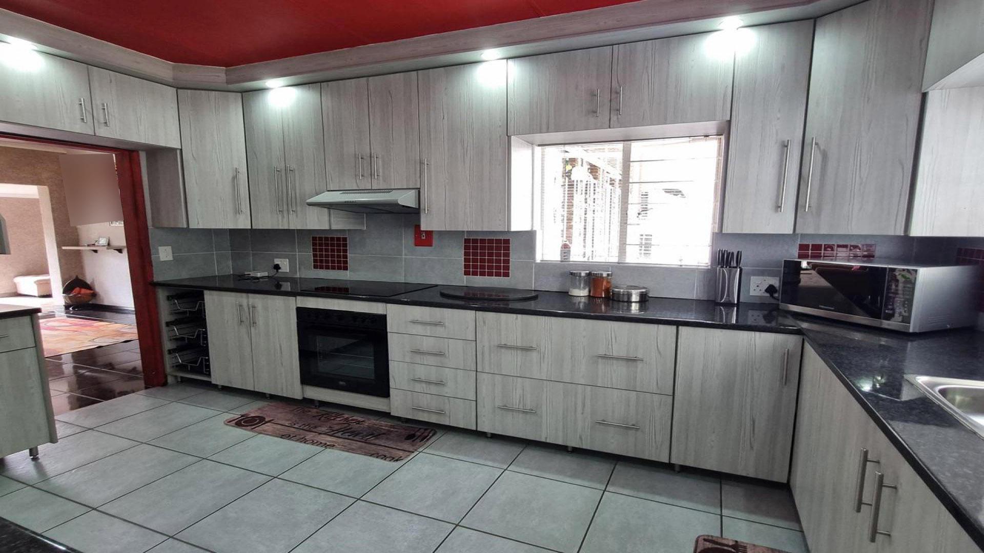 Kitchen of property in Brackenhurst