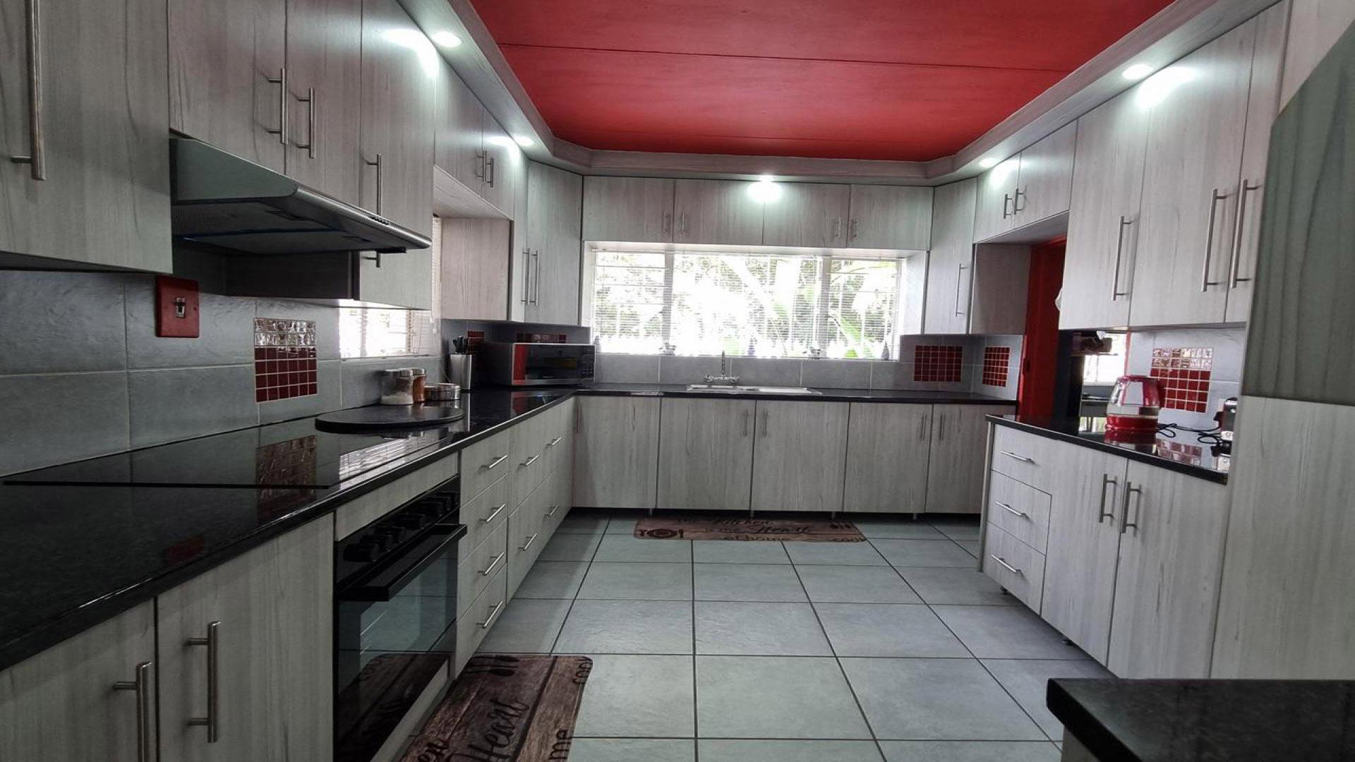 Kitchen of property in Brackenhurst