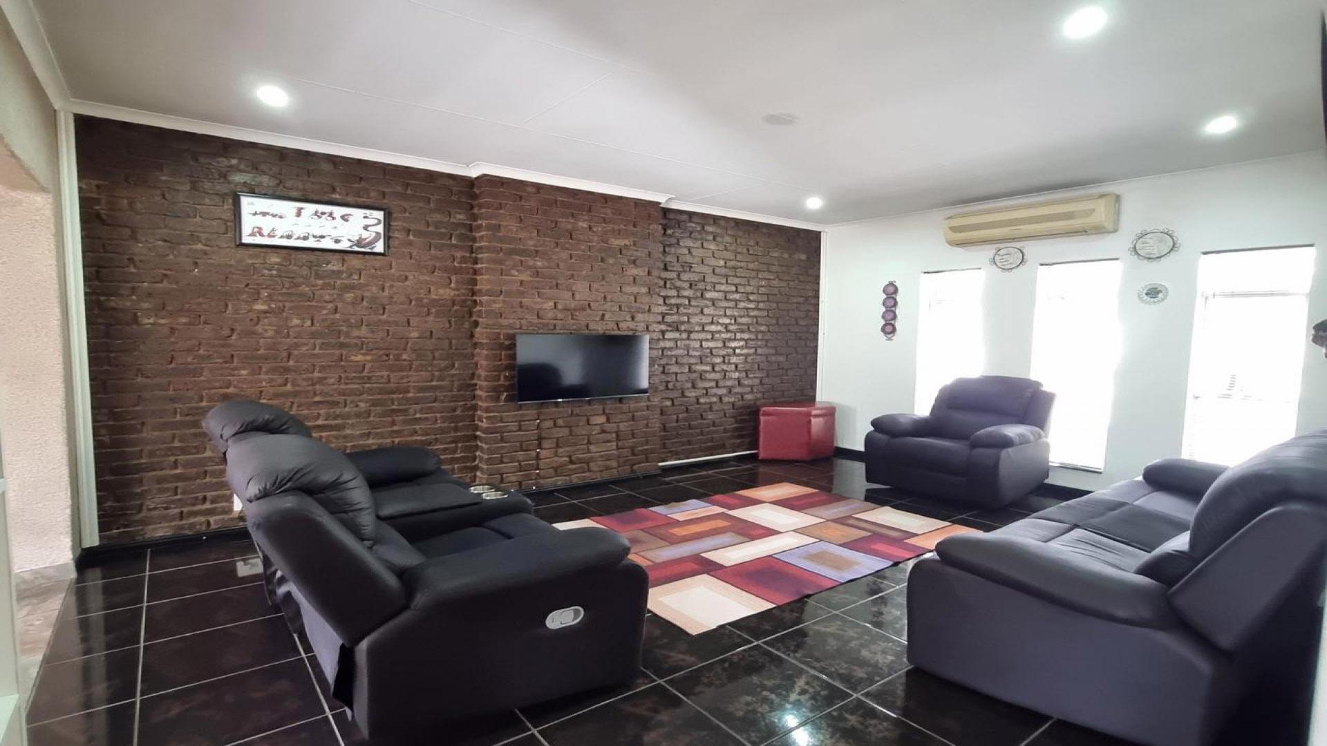 Lounges of property in Brackenhurst