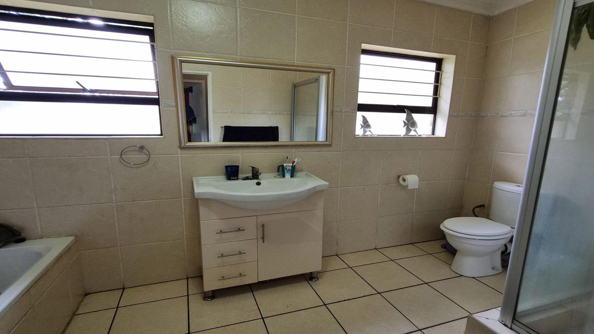 Bathroom 1 of property in Brackenhurst