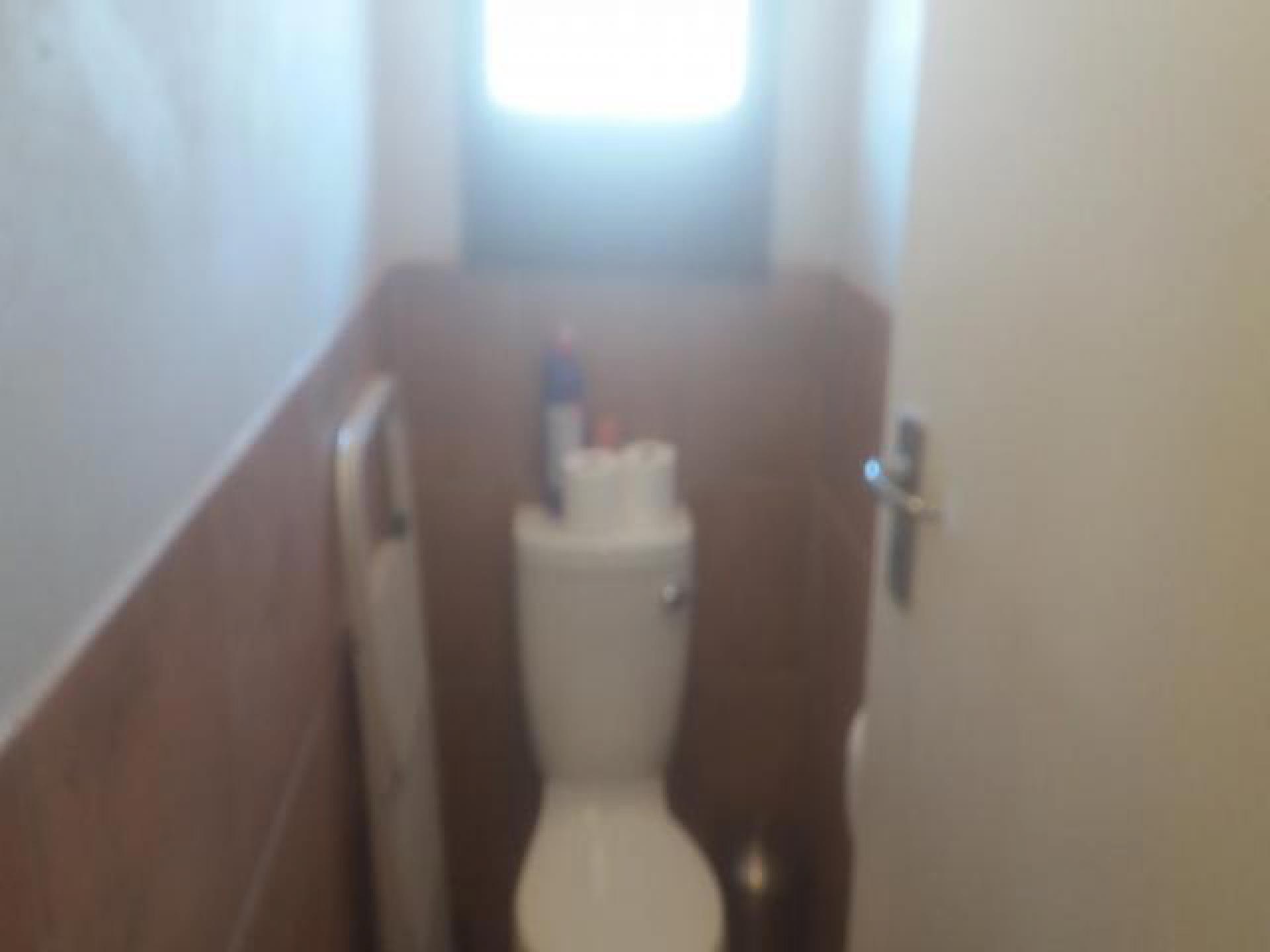 Bathroom 1 of property in Lotus Gardens